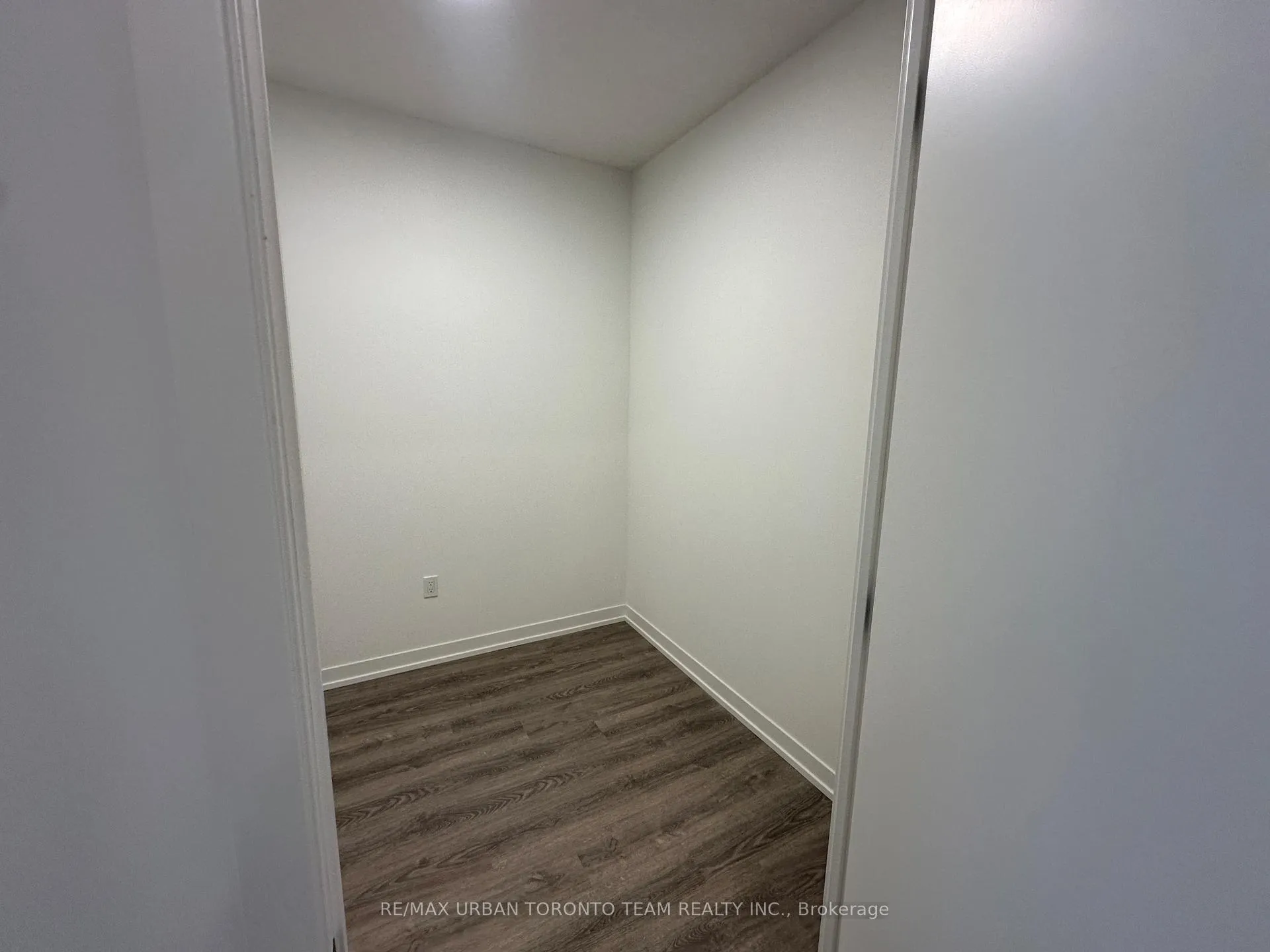 Photo 13 of Unit 4215, 8 Interchange Way, Vaughan, Vaughan Corporate Centre — HOMEH