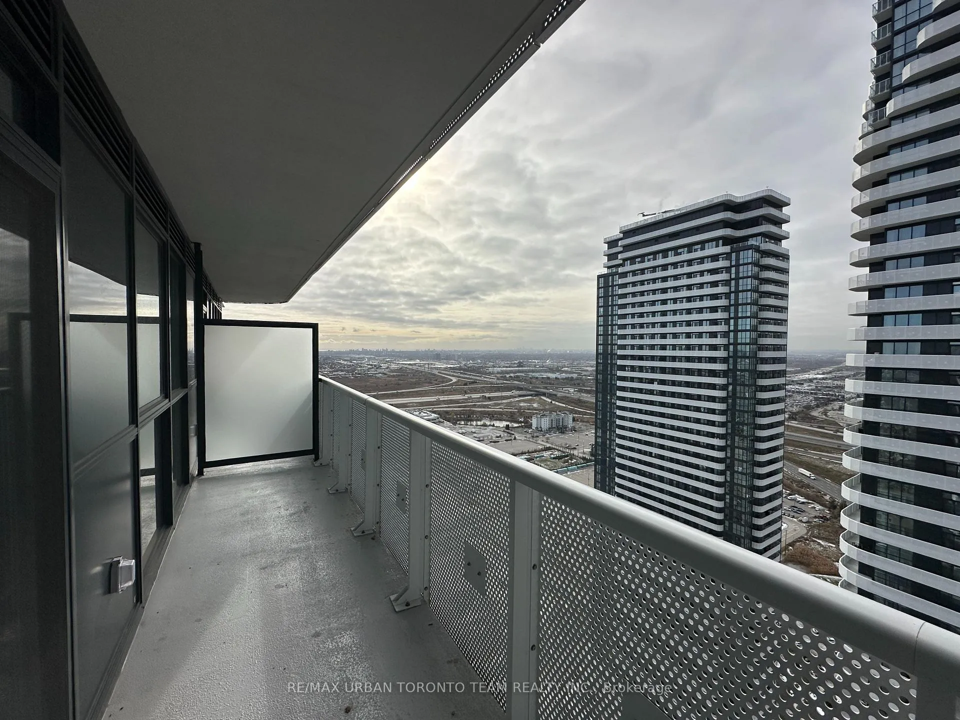 Photo 19 of Unit 4215, 8 Interchange Way, Vaughan, Vaughan Corporate Centre — HOMEH