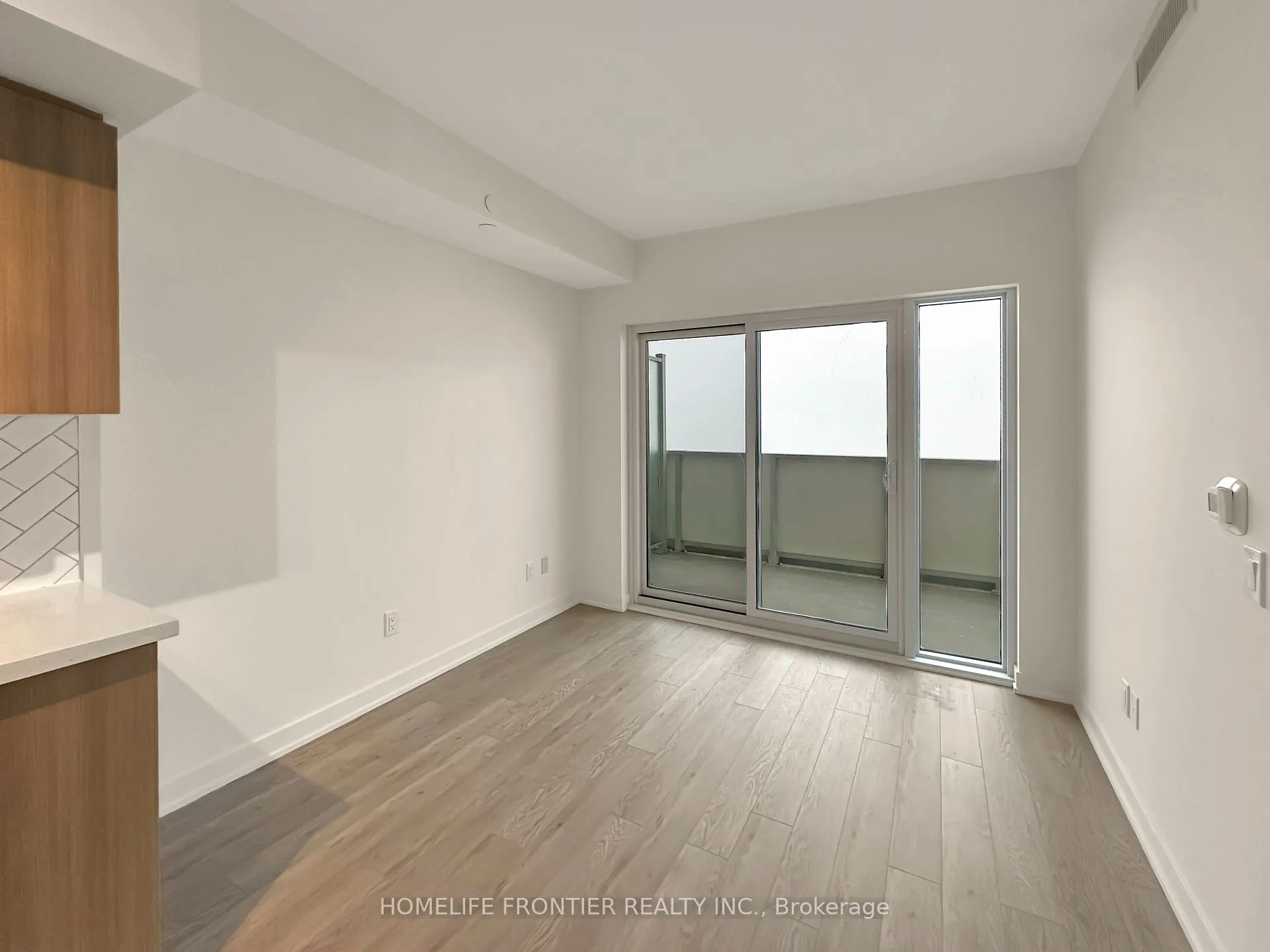 Photo 5 of Unit 1607, 1010 Sandy Beach Road, Pickering, Bay Ridges — HOMEH