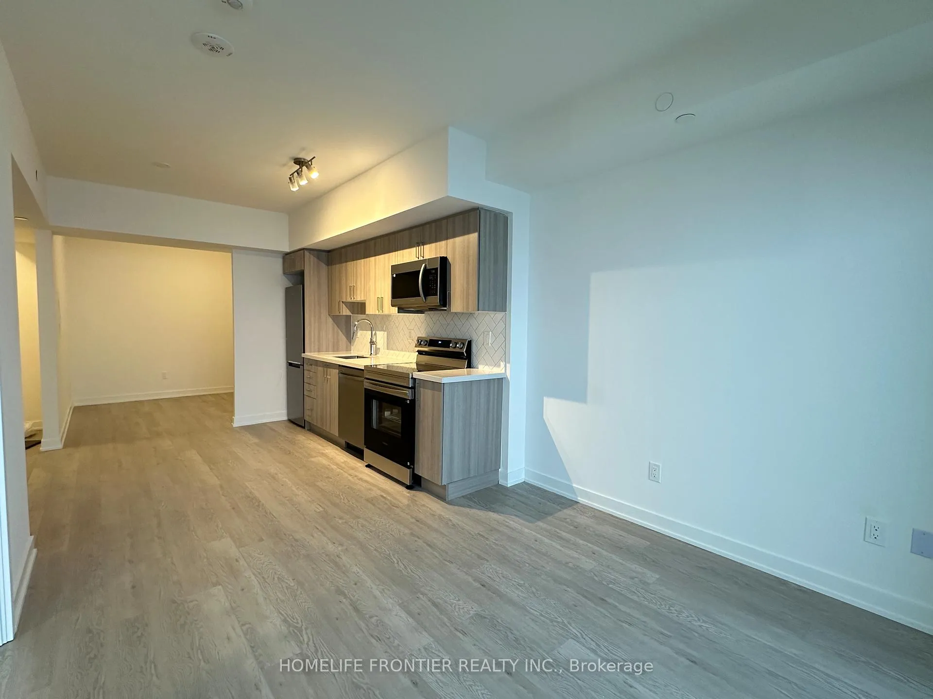 Photo 7 of Unit 1607, 1010 Sandy Beach Road, Pickering, Bay Ridges — HOMEH
