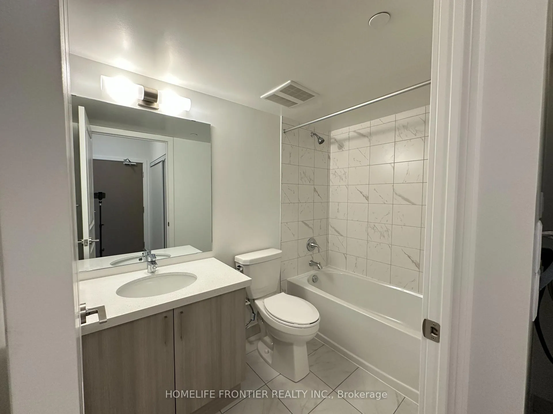 Photo 12 of Unit 1607, 1010 Sandy Beach Road, Pickering, Bay Ridges — HOMEH