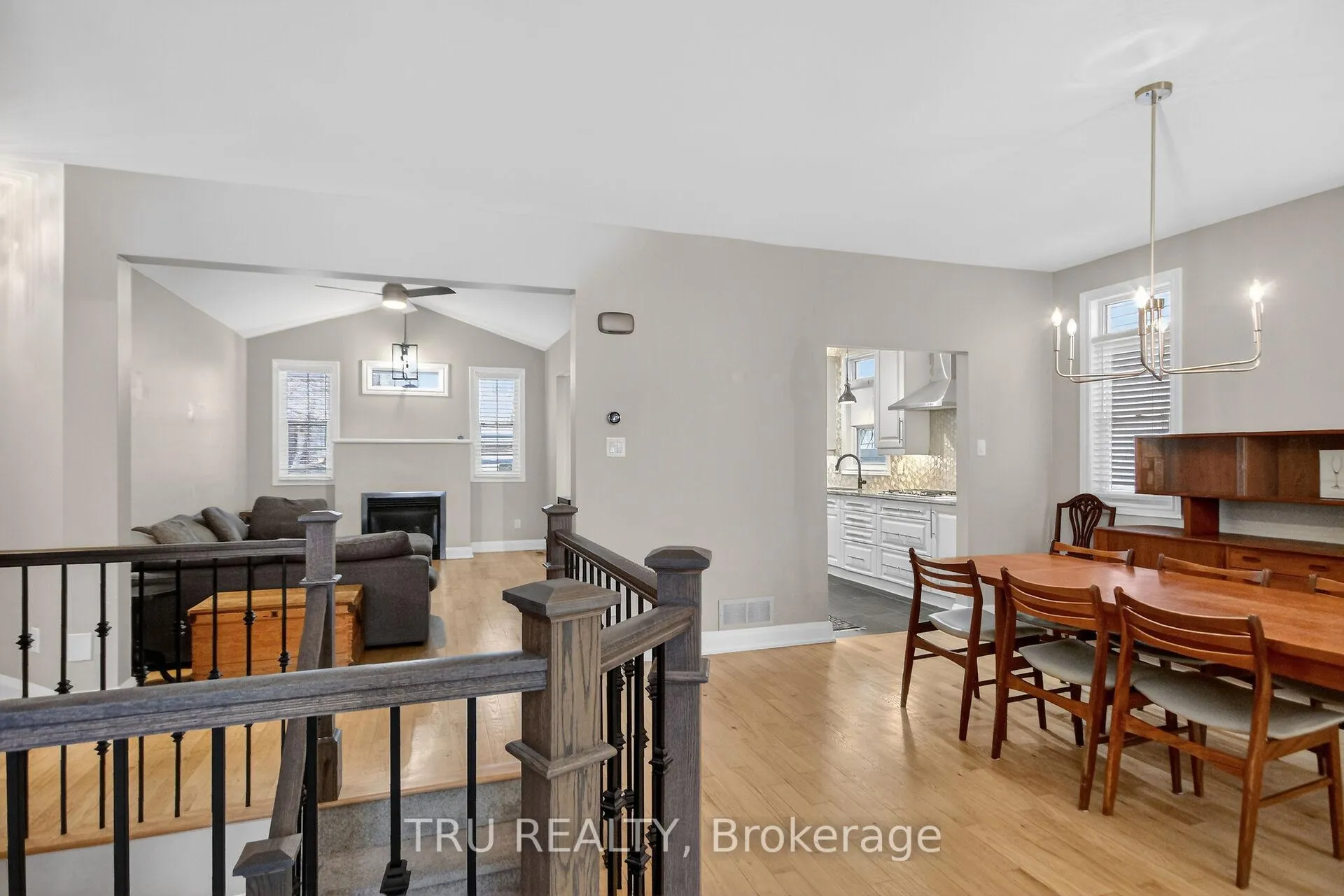 Photo 3 of 590 Anjana Circle, Ottawa, Barrhaven - Cedargrove/Fraserdale — HOMEH