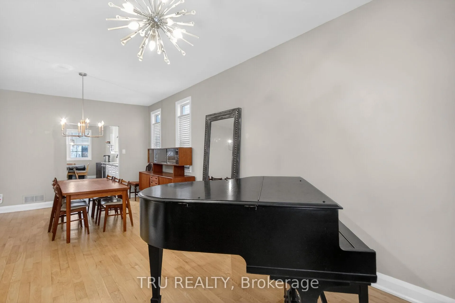 Photo 7 of 590 Anjana Circle, Ottawa, Barrhaven - Cedargrove/Fraserdale — HOMEH