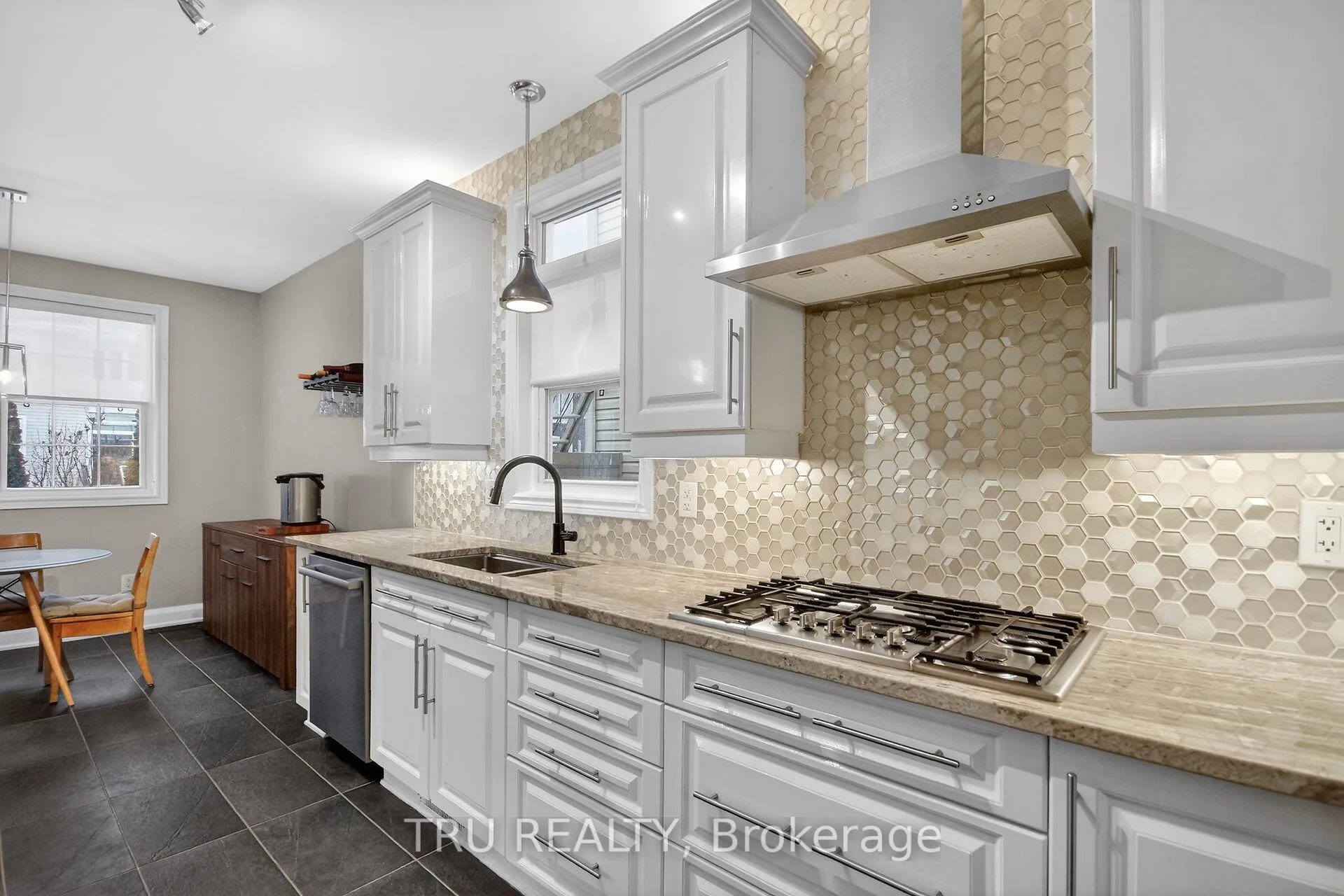 Photo 13 of 590 Anjana Circle, Ottawa, Barrhaven - Cedargrove/Fraserdale — HOMEH