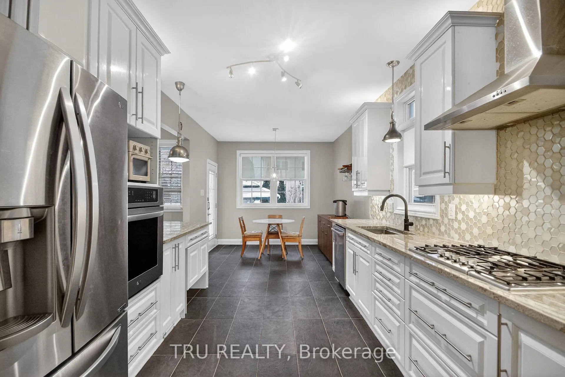 Photo 14 of 590 Anjana Circle, Ottawa, Barrhaven - Cedargrove/Fraserdale — HOMEH