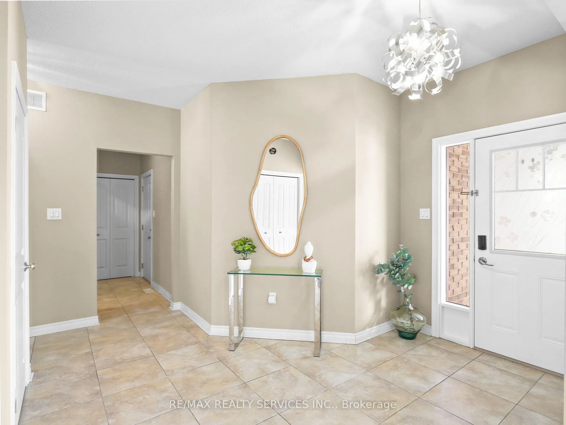 Photo 4 of 906 Audrey Place, Kitchener — HOMEH