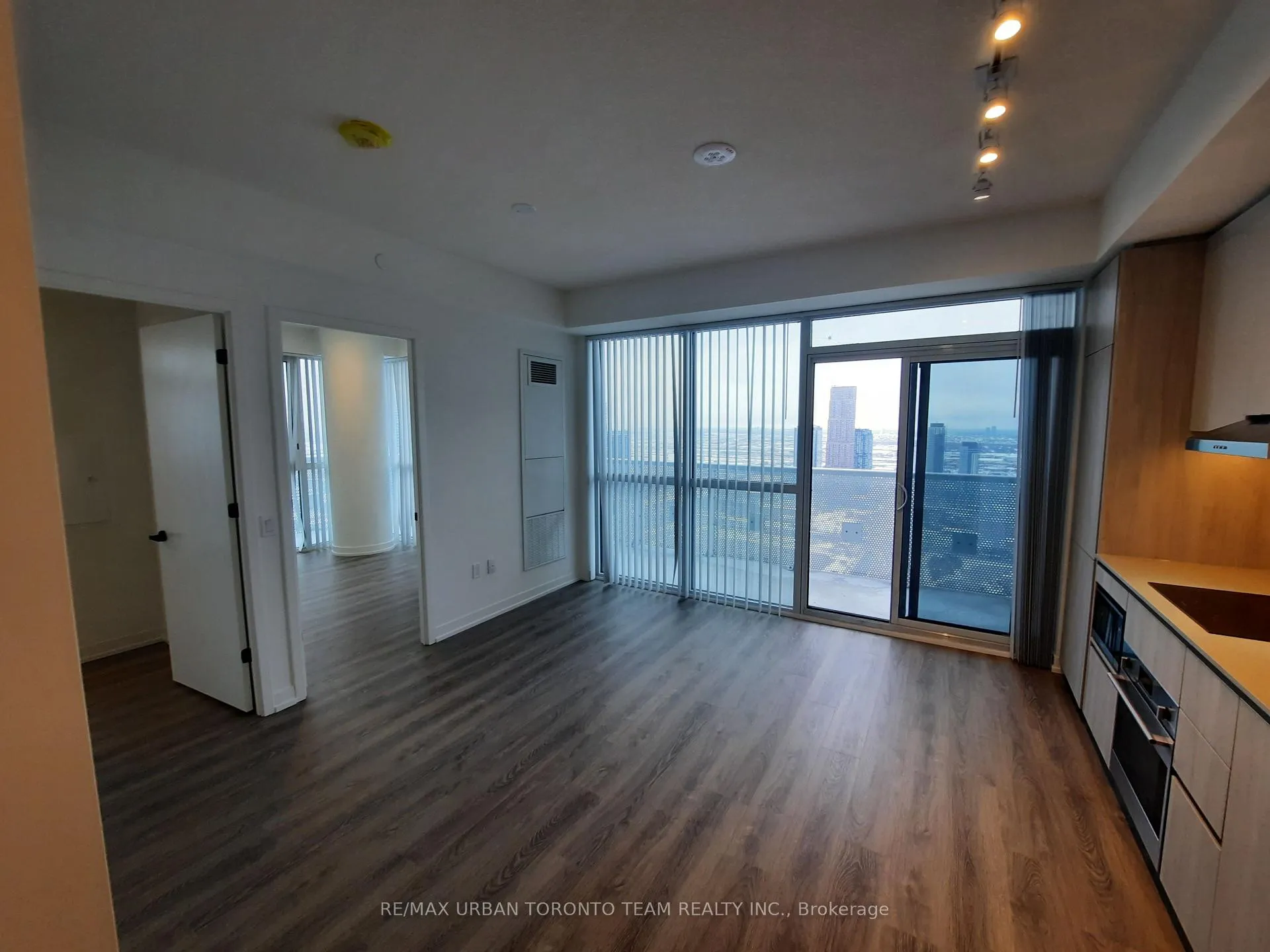 Photo 2 of Unit 4806, 8 Interchange Way, Vaughan, Vaughan Corporate Centre — HOMEH