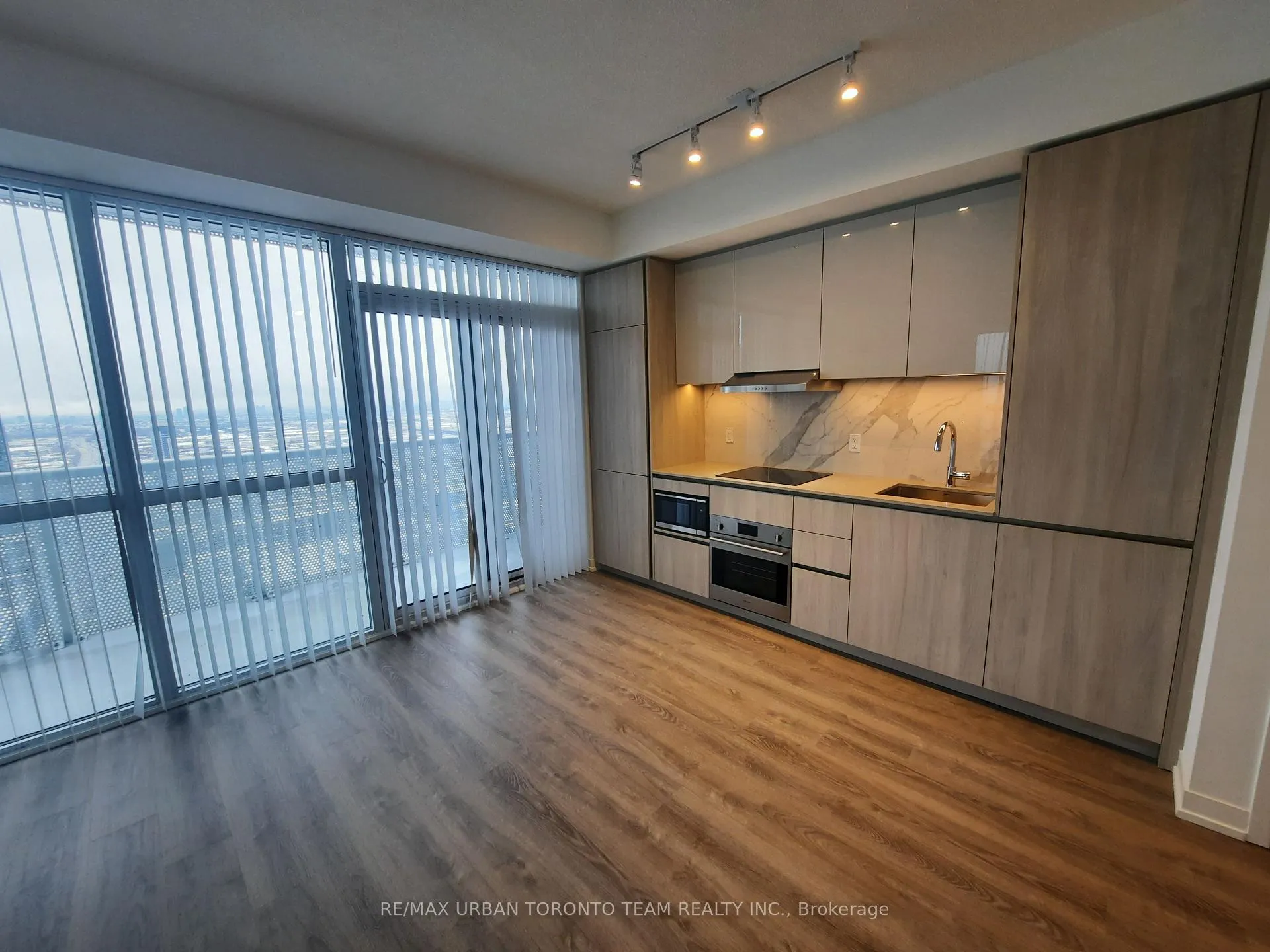 Photo 6 of Unit 4806, 8 Interchange Way, Vaughan, Vaughan Corporate Centre — HOMEH