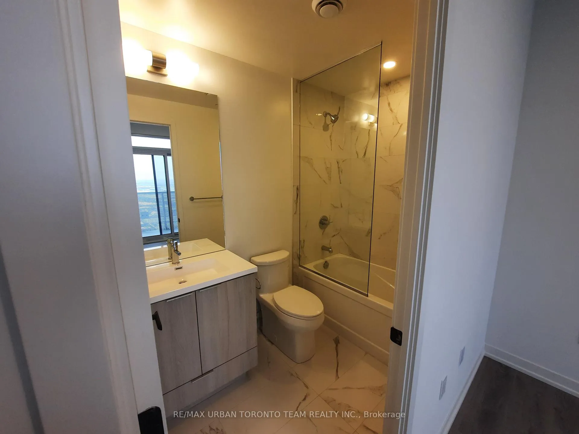 Photo 13 of Unit 4806, 8 Interchange Way, Vaughan, Vaughan Corporate Centre — HOMEH