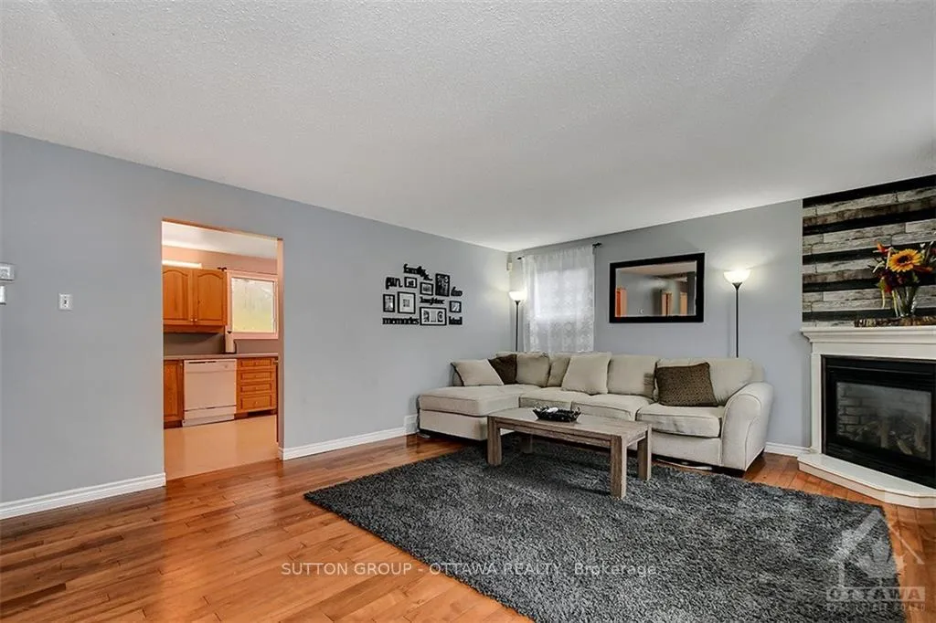 Photo 3 of 20 Dundegan Drive, Ottawa, Kanata - Glencairn/Hazeldean — HOMEH