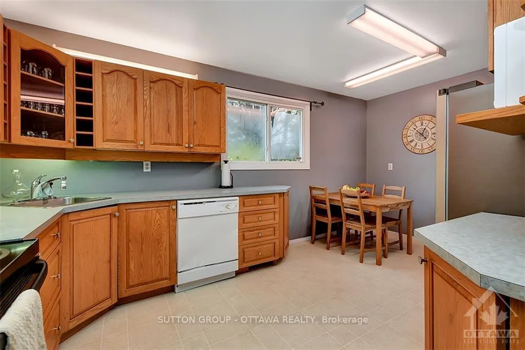Photo 5 of 20 Dundegan Drive, Ottawa, Kanata - Glencairn/Hazeldean — HOMEH