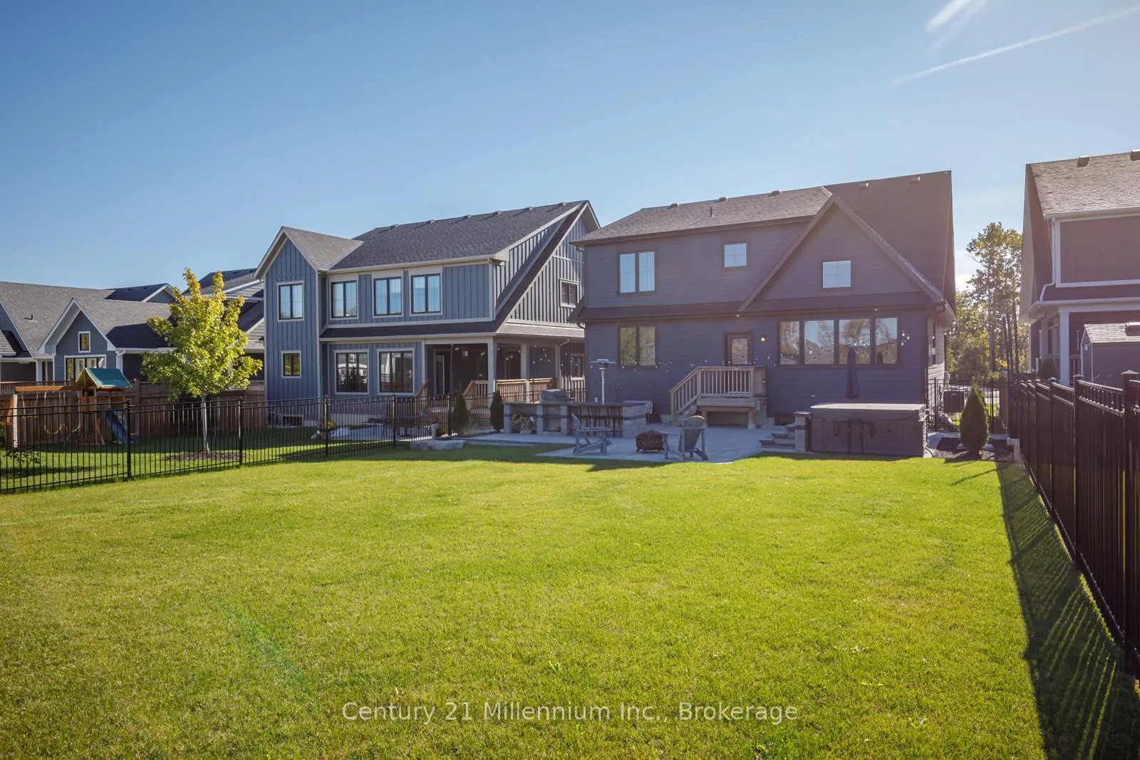 Photo 35 of 102 Red Pine Street, Blue Mountains — HOMEH
