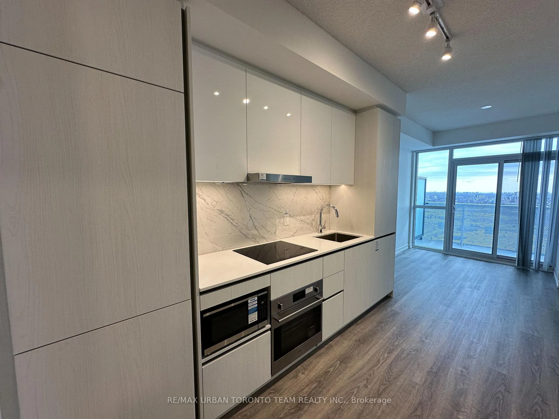 Photo 2 of Unit 3511, 8 Interchange Way, Vaughan, Vaughan Corporate Centre — HOMEH