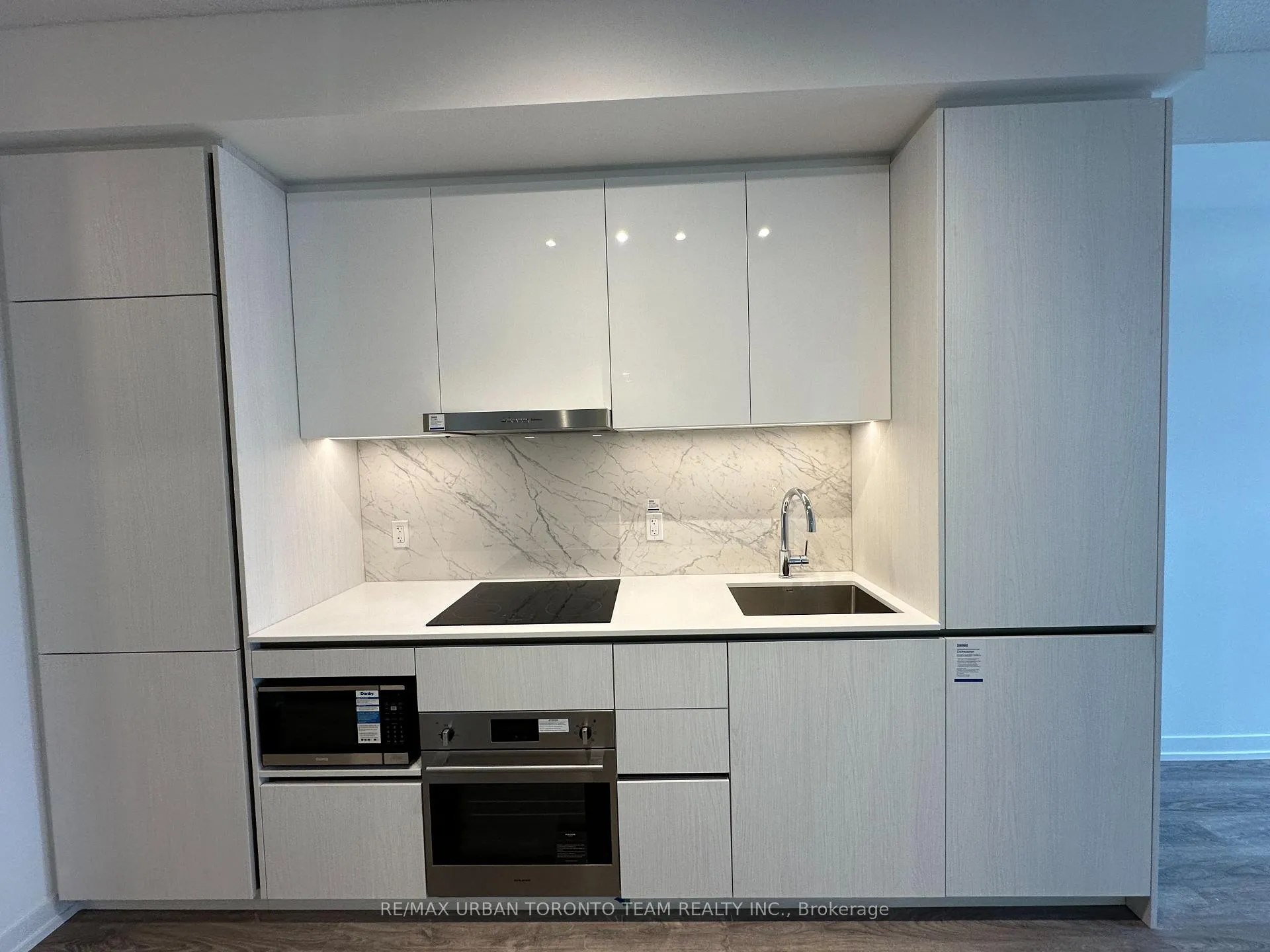 Photo 3 of Unit 3511, 8 Interchange Way, Vaughan, Vaughan Corporate Centre — HOMEH