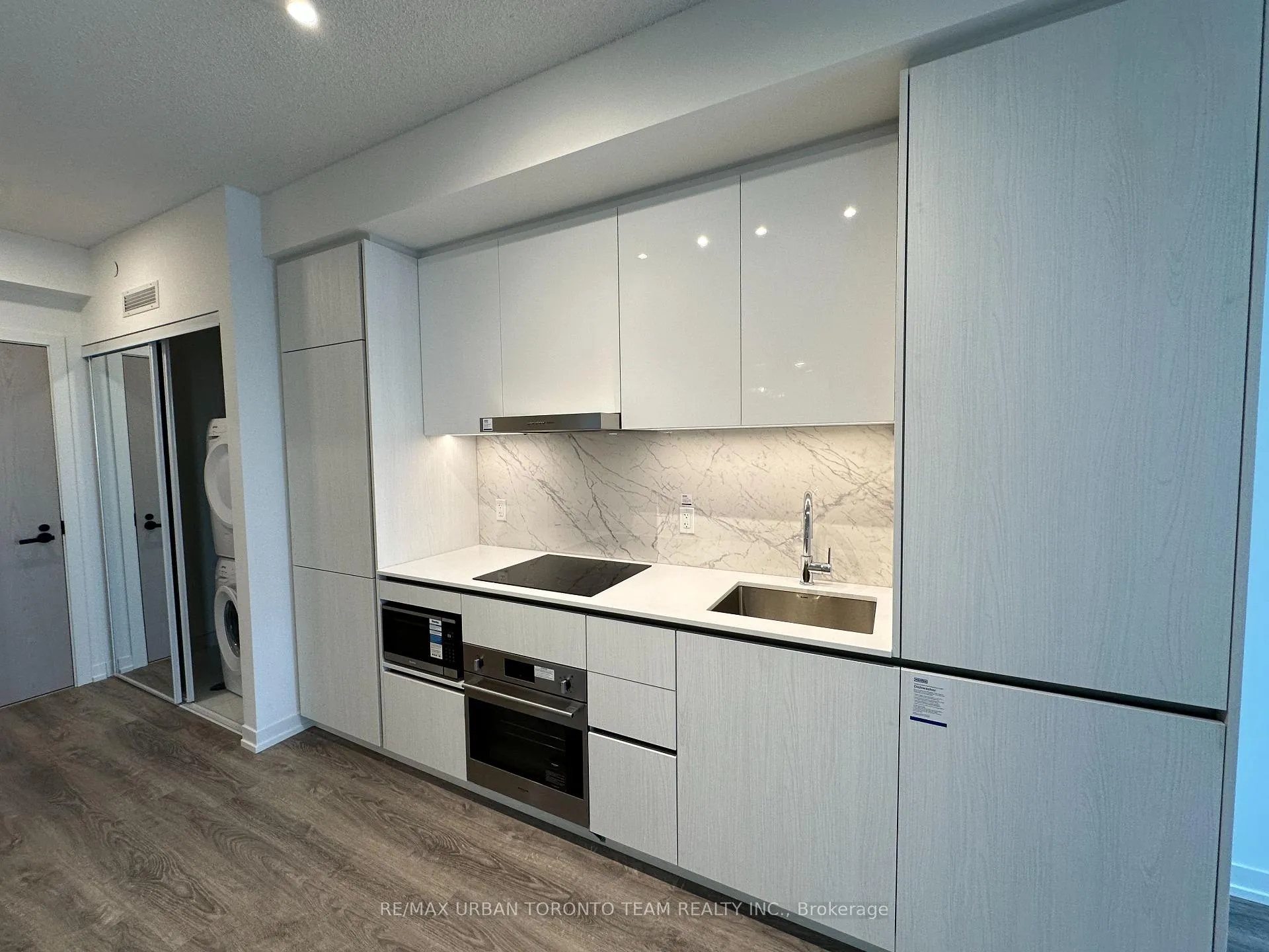Photo 4 of Unit 3511, 8 Interchange Way, Vaughan, Vaughan Corporate Centre — HOMEH