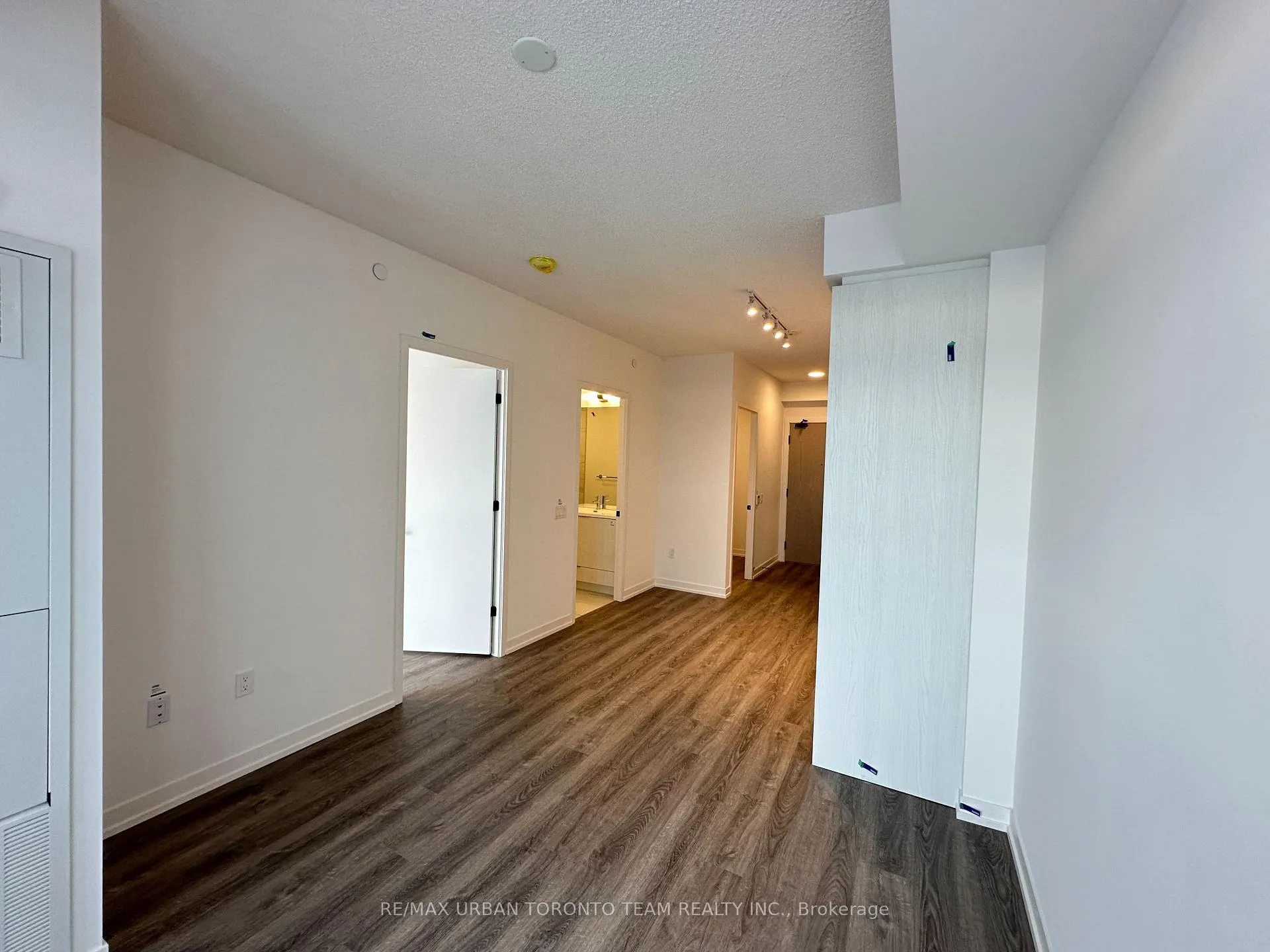 Photo 6 of Unit 3511, 8 Interchange Way, Vaughan, Vaughan Corporate Centre — HOMEH
