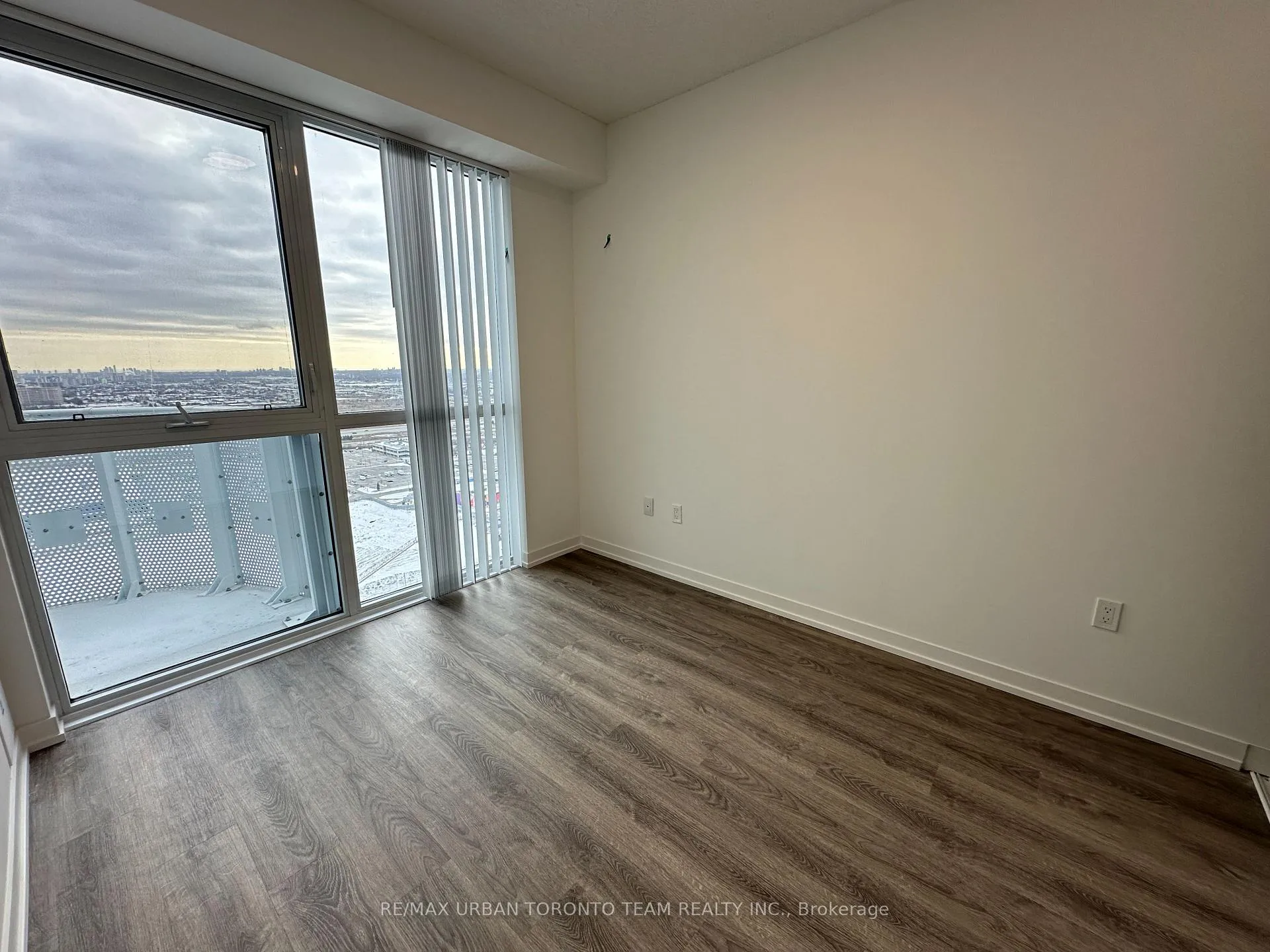 Photo 7 of Unit 3511, 8 Interchange Way, Vaughan, Vaughan Corporate Centre — HOMEH