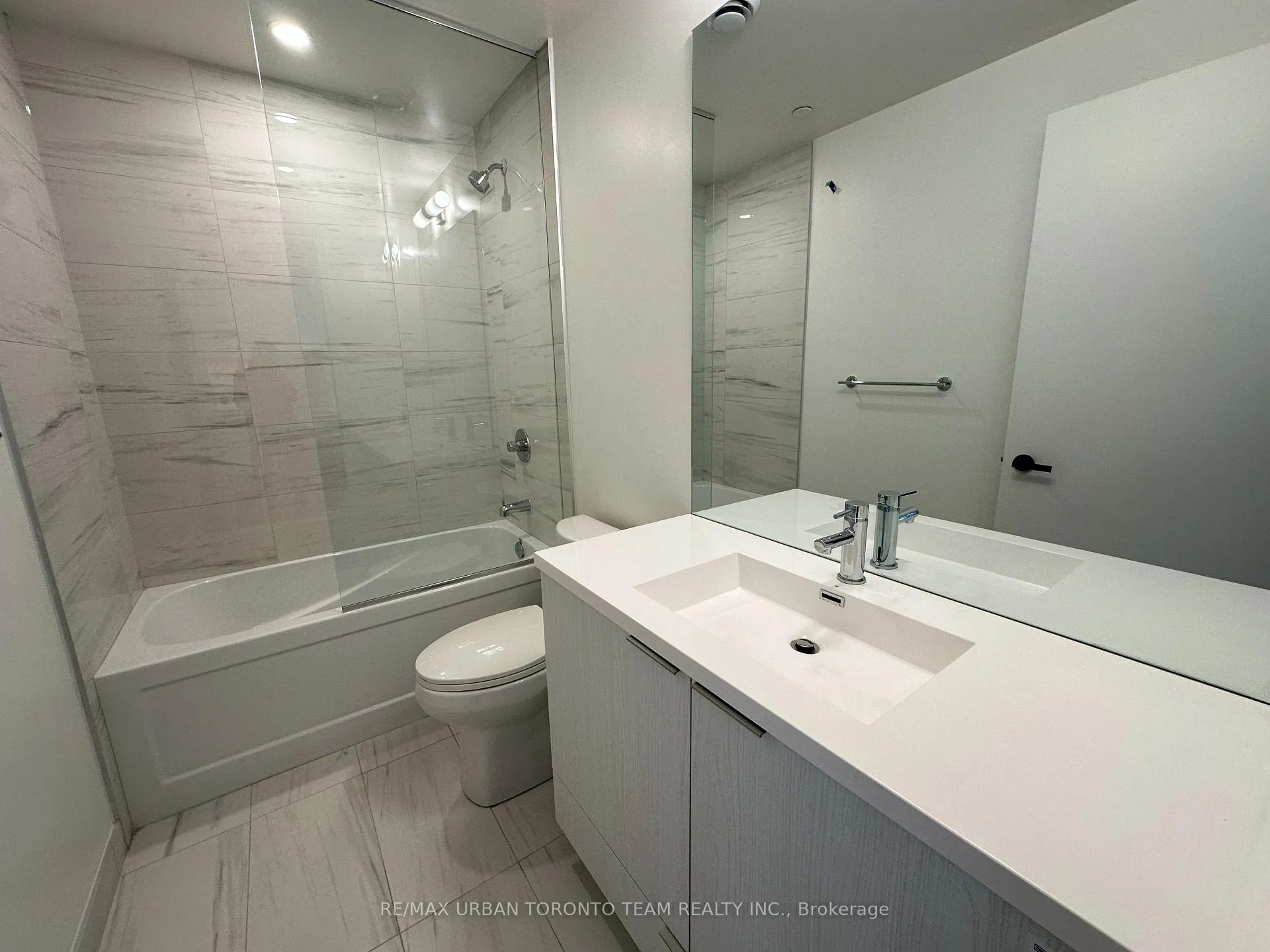 Photo 9 of Unit 3511, 8 Interchange Way, Vaughan, Vaughan Corporate Centre — HOMEH