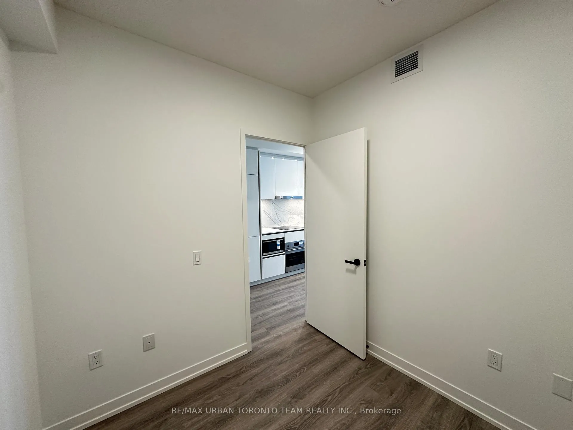 Photo 11 of Unit 3511, 8 Interchange Way, Vaughan, Vaughan Corporate Centre — HOMEH