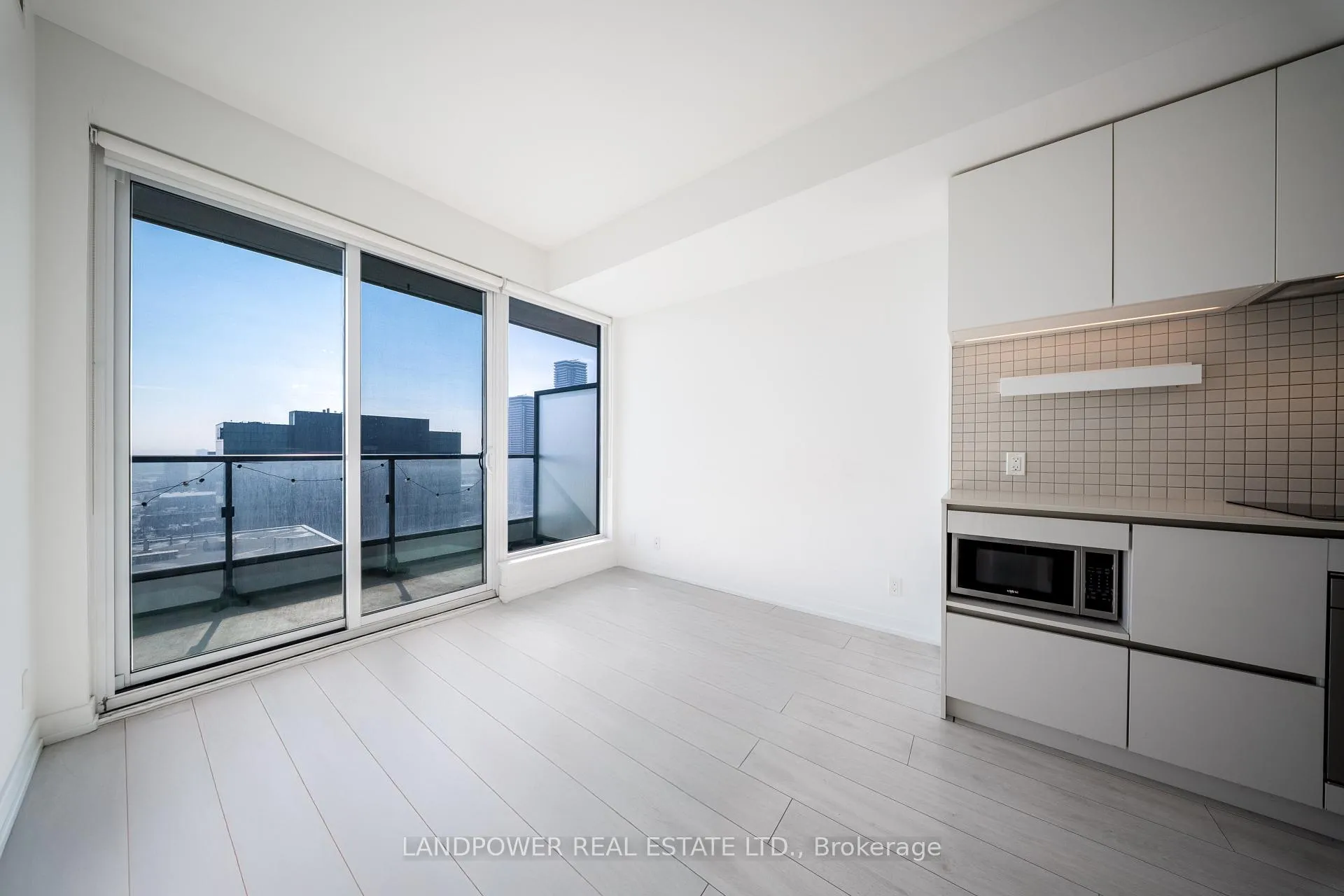 Photo 5 of Unit 2205, 5 Buttermill Avenue, Vaughan, Vaughan Corporate Centre — HOMEH