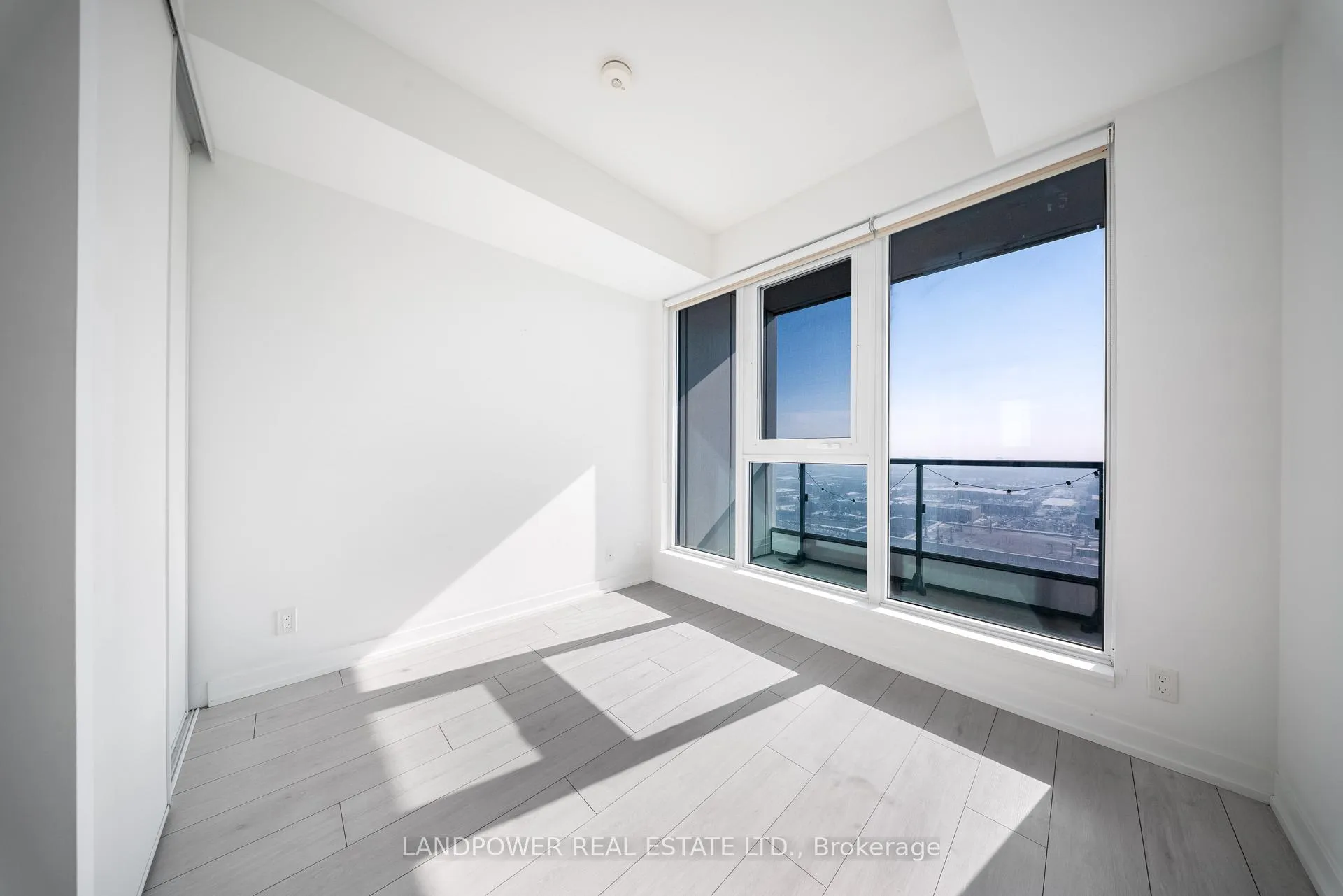 Photo 9 of Unit 2205, 5 Buttermill Avenue, Vaughan, Vaughan Corporate Centre — HOMEH