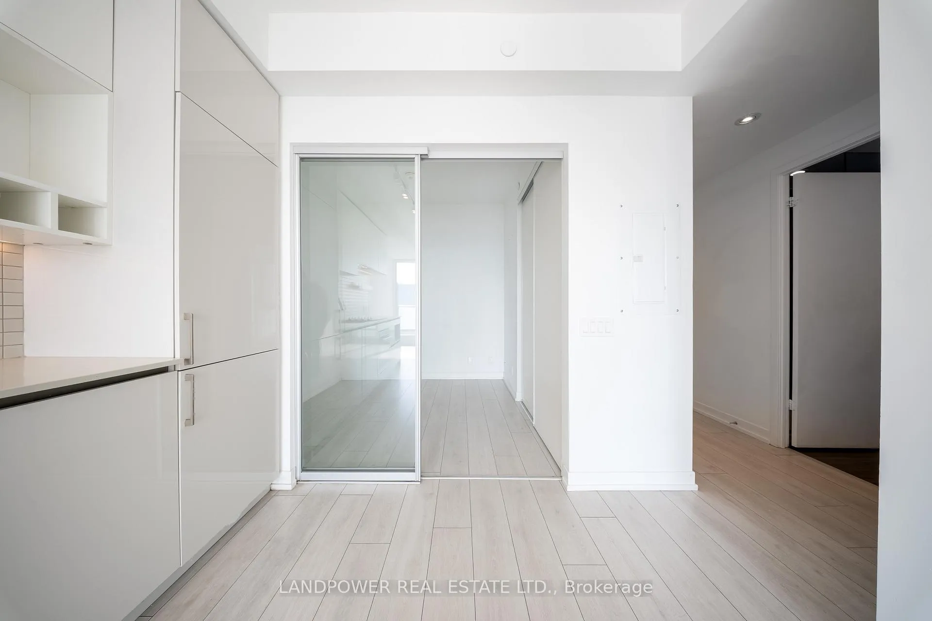 Photo 13 of Unit 2205, 5 Buttermill Avenue, Vaughan, Vaughan Corporate Centre — HOMEH