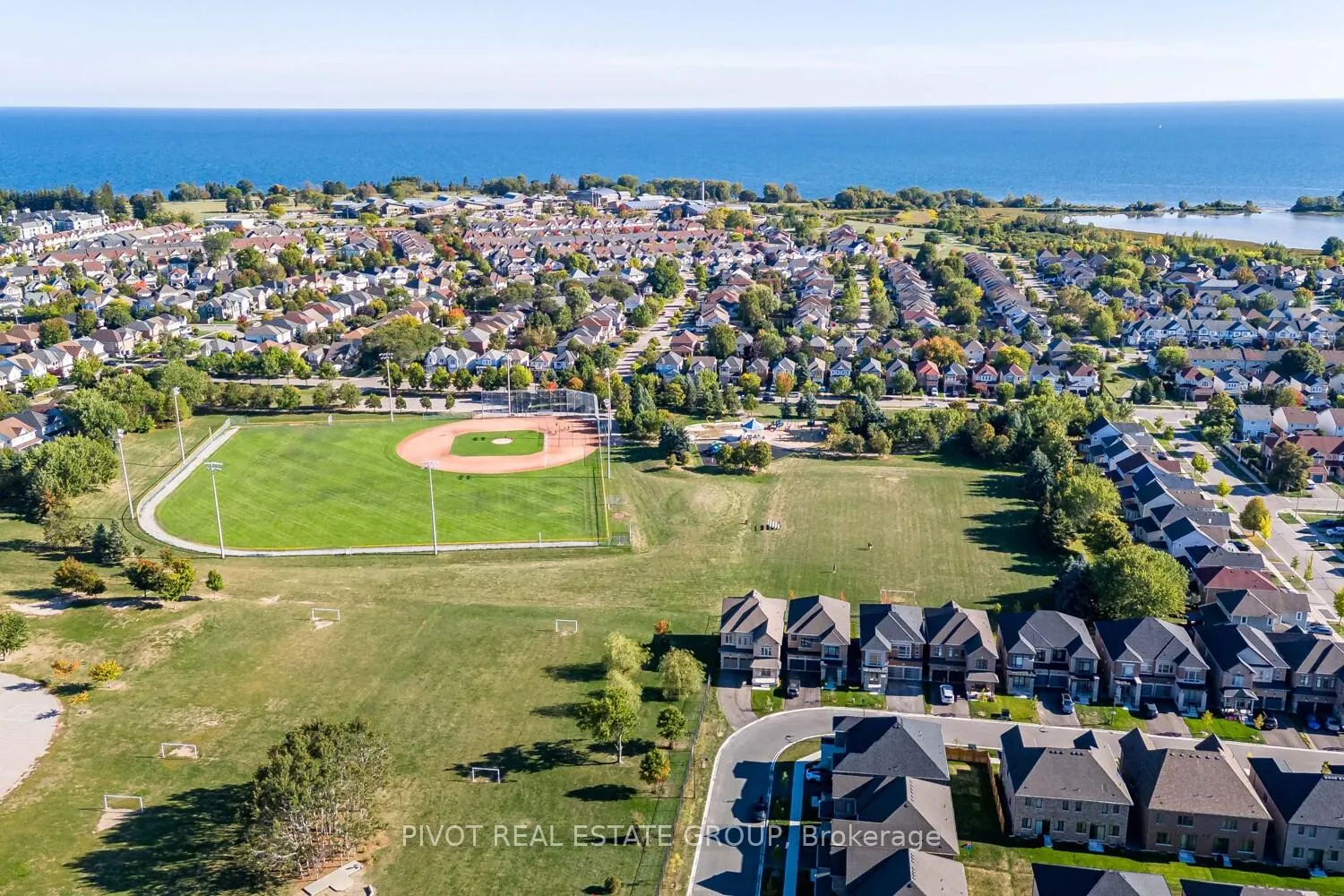 Photo 3 of 32 Waterfront Crescent, Whitby, Port Whitby — HOMEH