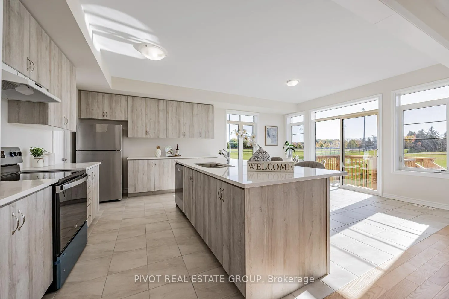 Photo 4 of 32 Waterfront Crescent, Whitby, Port Whitby — HOMEH