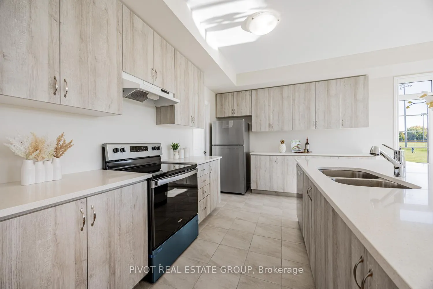 Photo 5 of 32 Waterfront Crescent, Whitby, Port Whitby — HOMEH