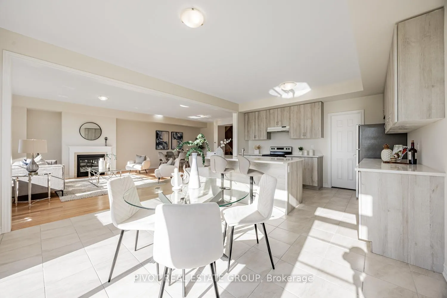 Photo 8 of 32 Waterfront Crescent, Whitby, Port Whitby — HOMEH