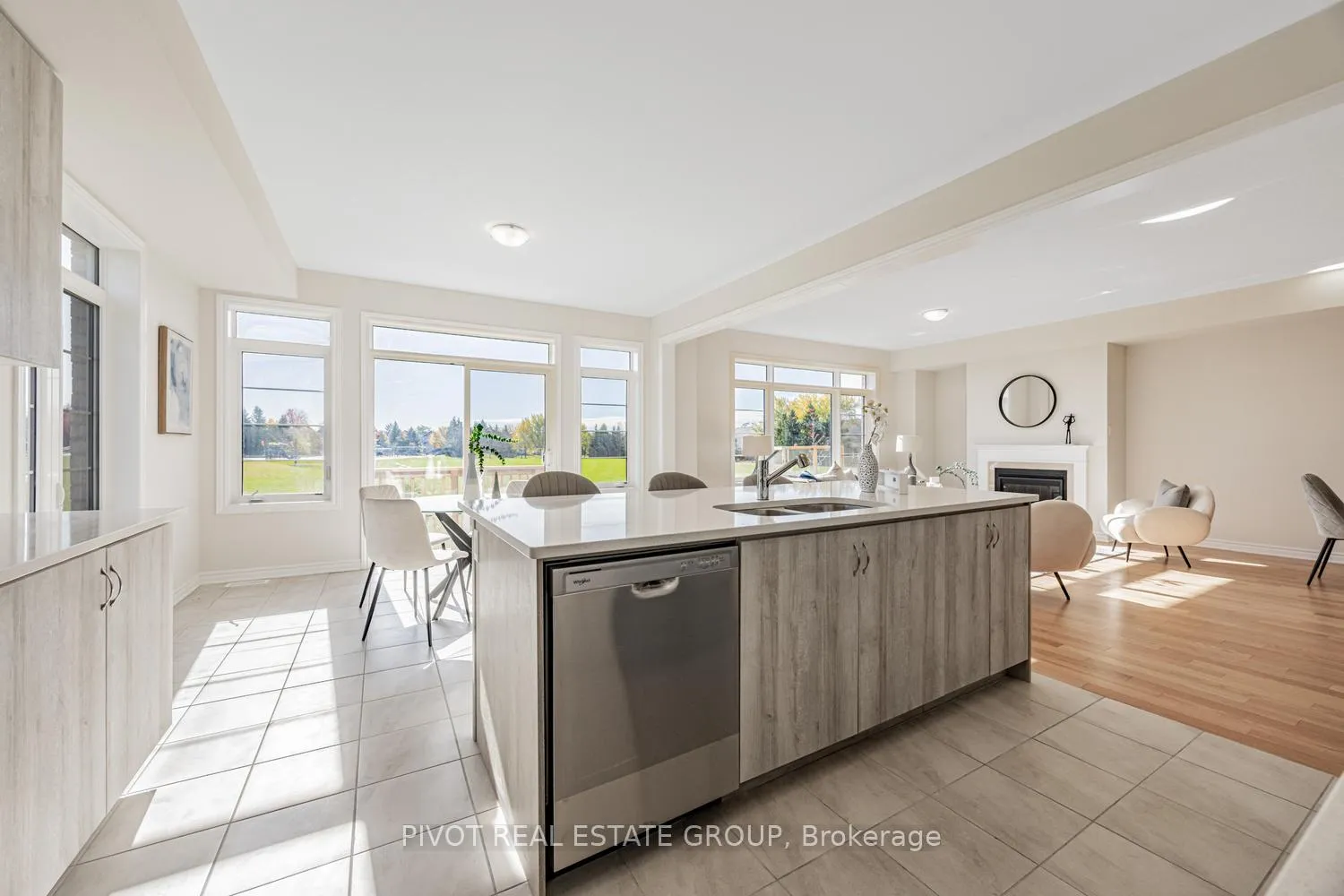 Photo 10 of 32 Waterfront Crescent, Whitby, Port Whitby — HOMEH
