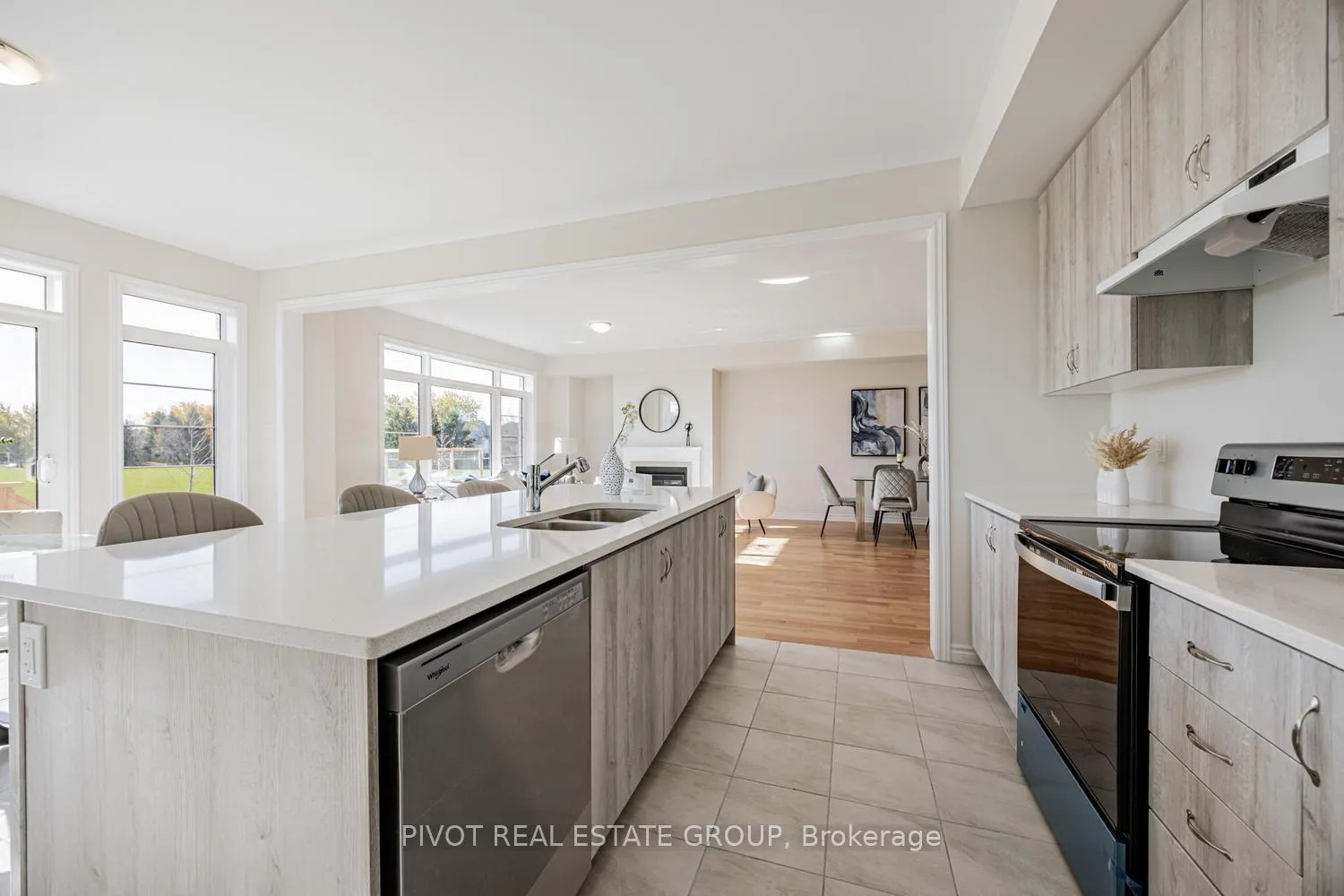 Photo 11 of 32 Waterfront Crescent, Whitby, Port Whitby — HOMEH