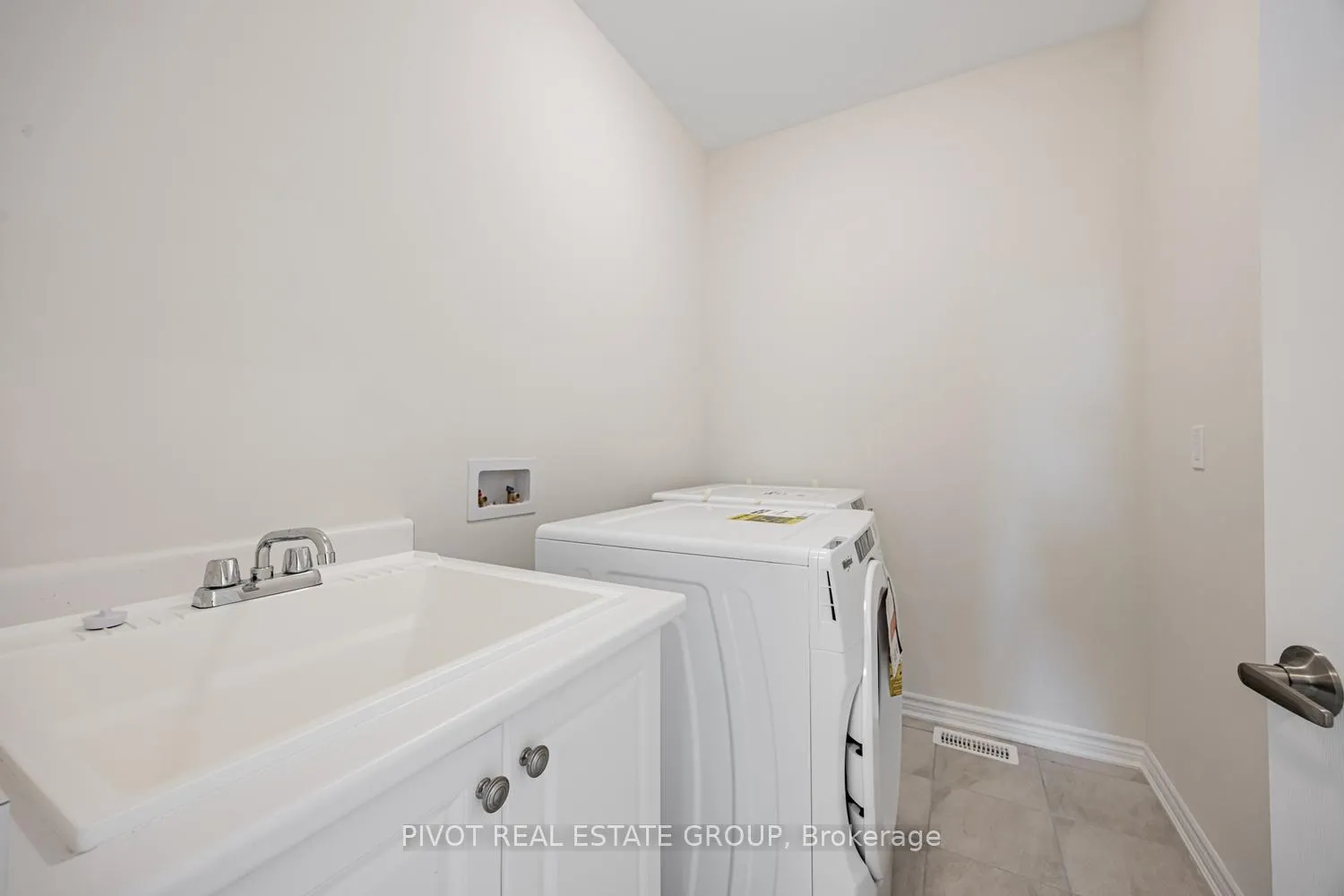 Photo 29 of 32 Waterfront Crescent, Whitby, Port Whitby — HOMEH
