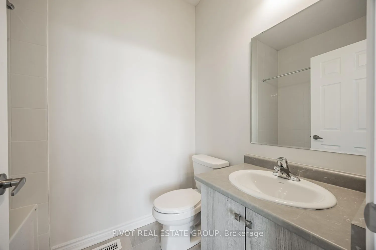 Photo 35 of 32 Waterfront Crescent, Whitby, Port Whitby — HOMEH