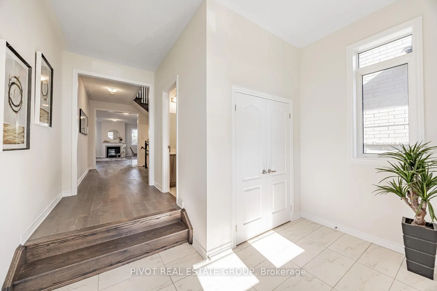 Photo 2 of 12 Waterfront Crescent, Whitby, Port Whitby — HOMEH