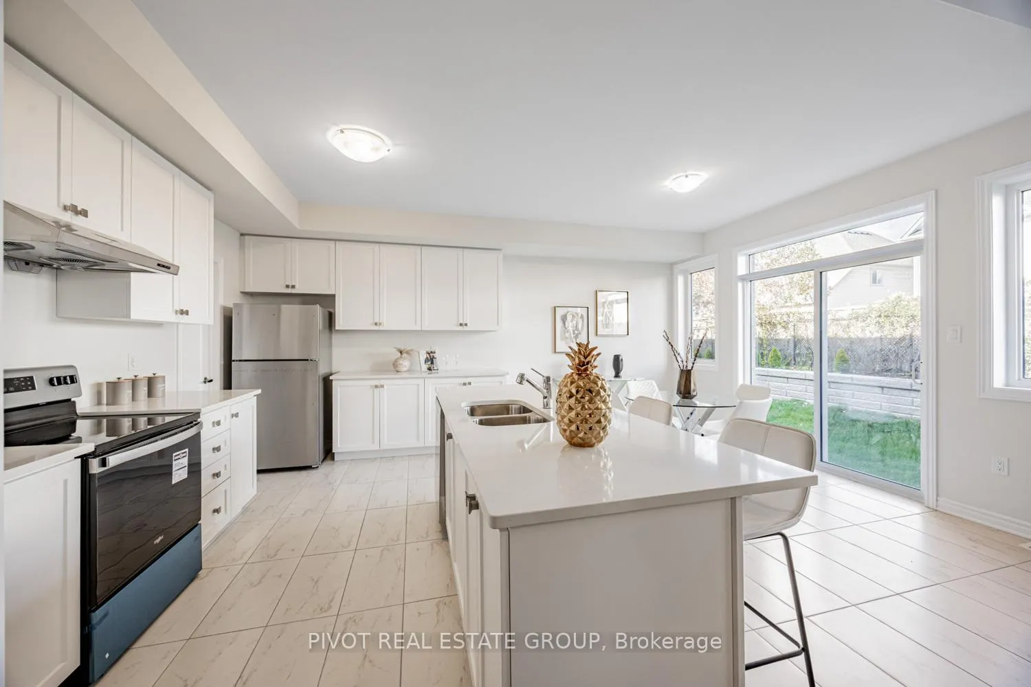 Photo 13 of 12 Waterfront Crescent, Whitby, Port Whitby — HOMEH