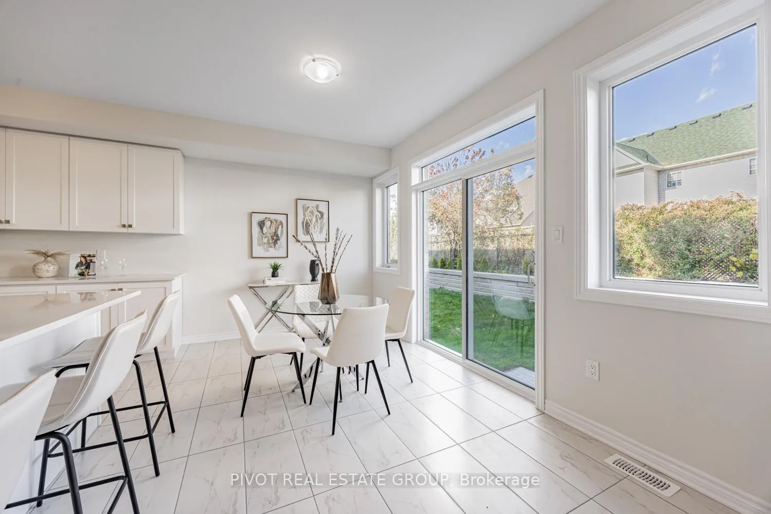 Photo 14 of 12 Waterfront Crescent, Whitby, Port Whitby — HOMEH