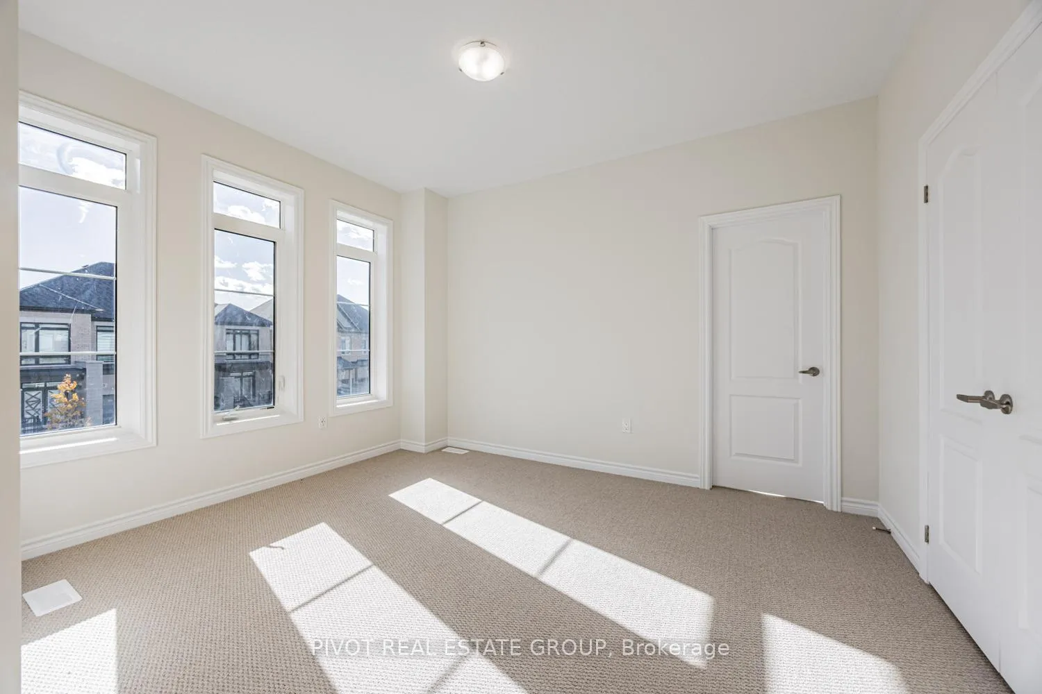 Photo 31 of 12 Waterfront Crescent, Whitby, Port Whitby — HOMEH