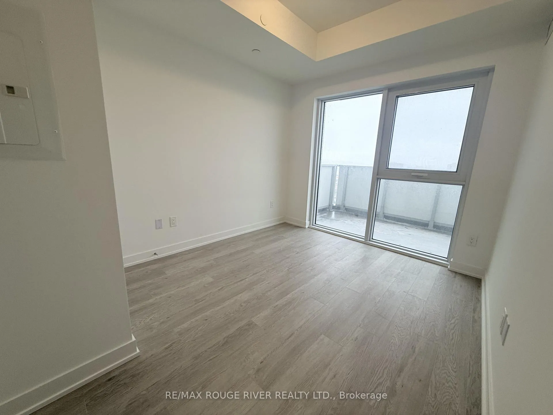 Photo 6 of Unit 1612, 1010 Sandy Beach Road, Pickering, Bay Ridges — HOMEH