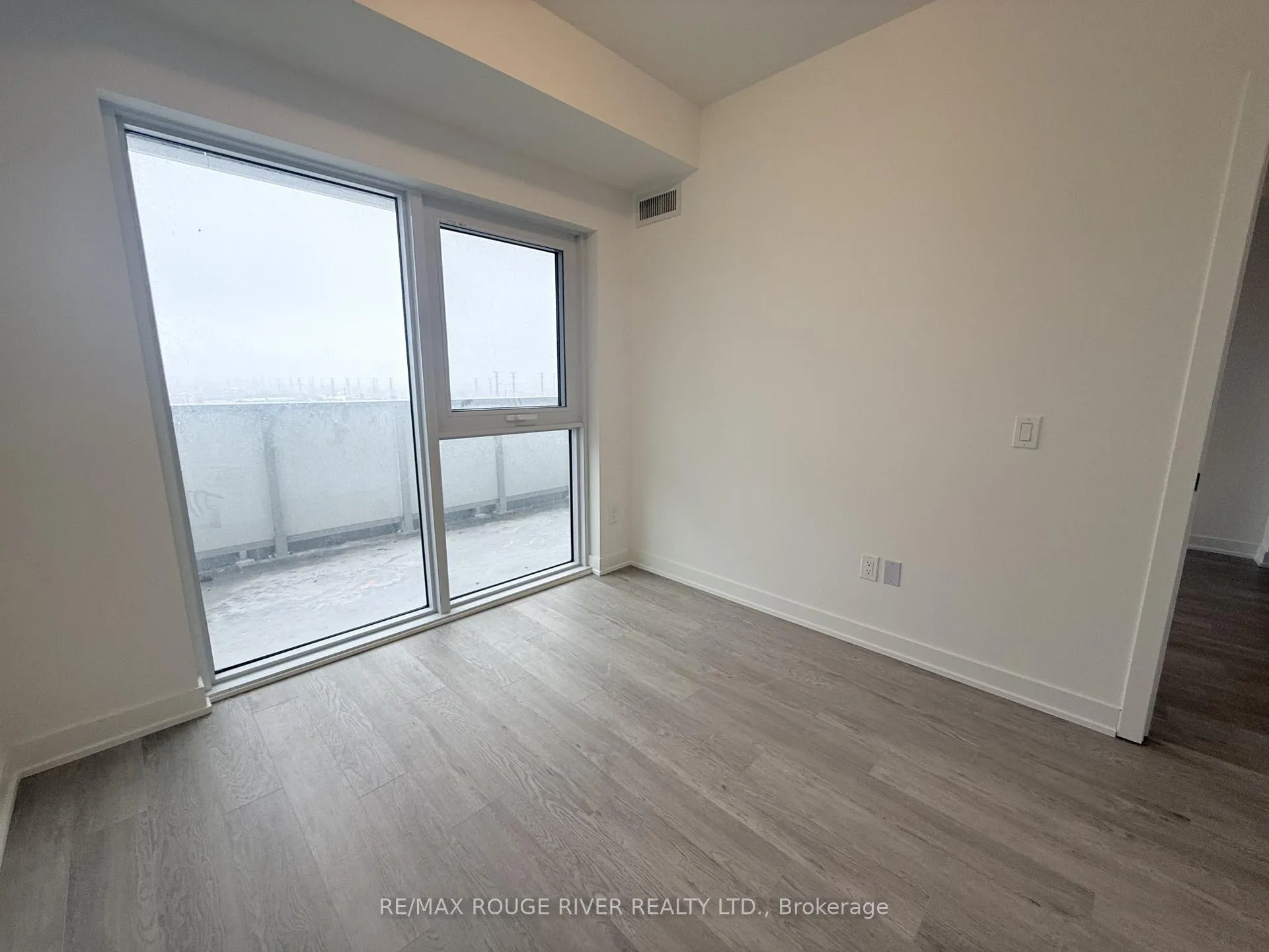 Photo 8 of Unit 1612, 1010 Sandy Beach Road, Pickering, Bay Ridges — HOMEH