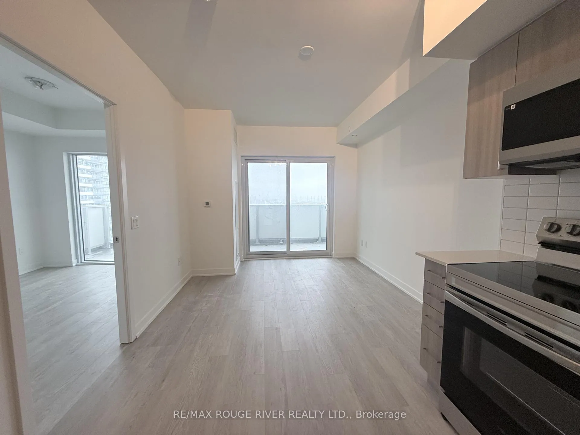 Photo 11 of Unit 1612, 1010 Sandy Beach Road, Pickering, Bay Ridges — HOMEH