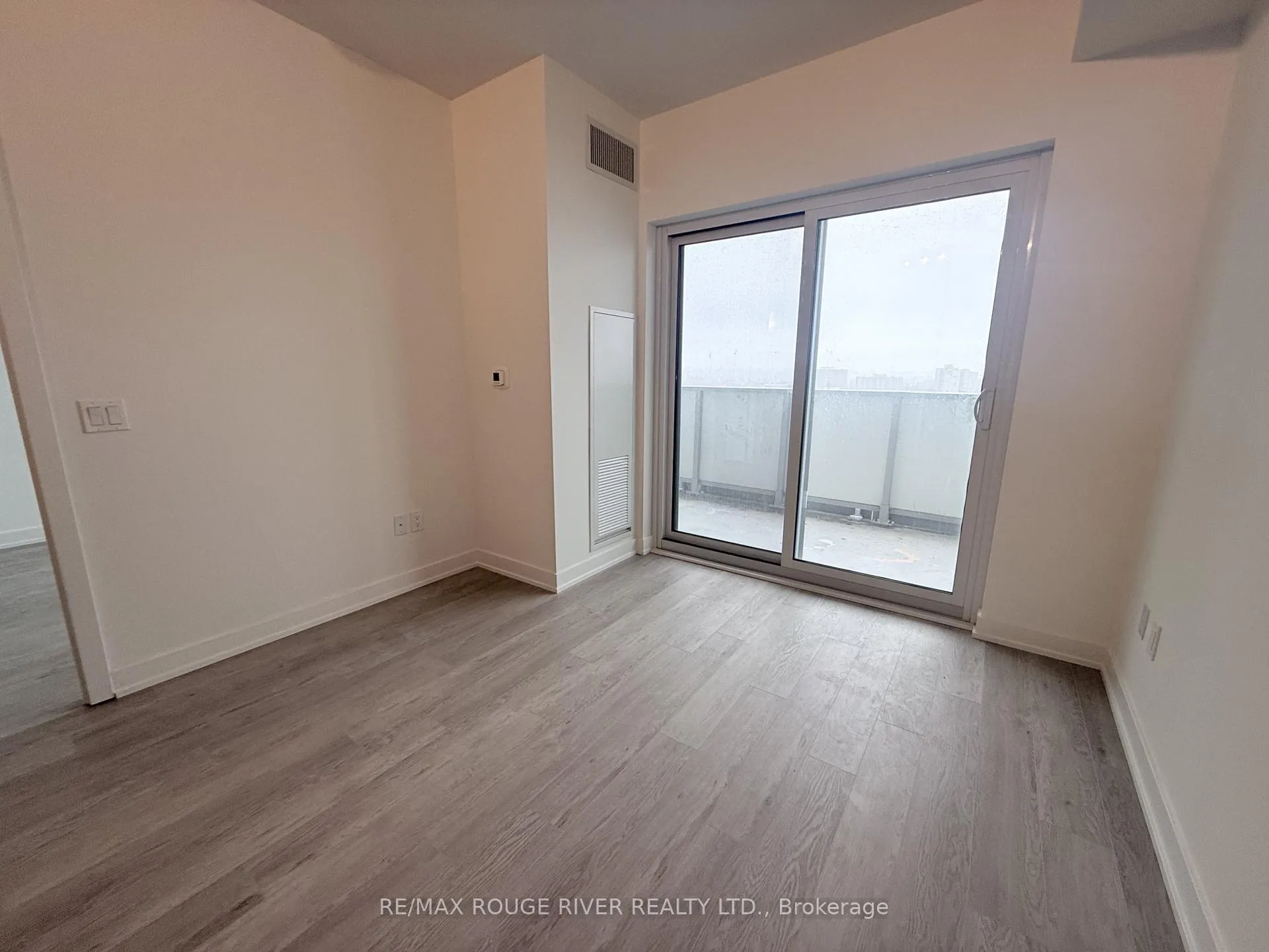Photo 13 of Unit 1612, 1010 Sandy Beach Road, Pickering, Bay Ridges — HOMEH