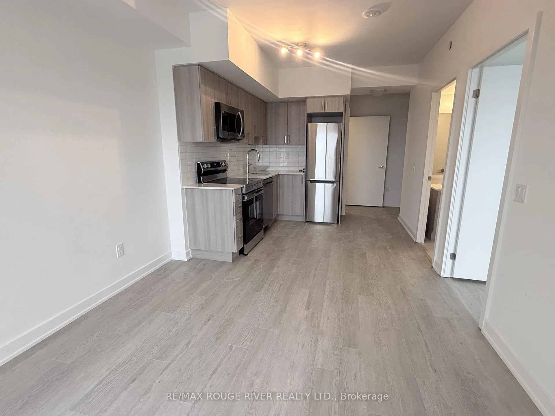 Photo 14 of Unit 1612, 1010 Sandy Beach Road, Pickering, Bay Ridges — HOMEH