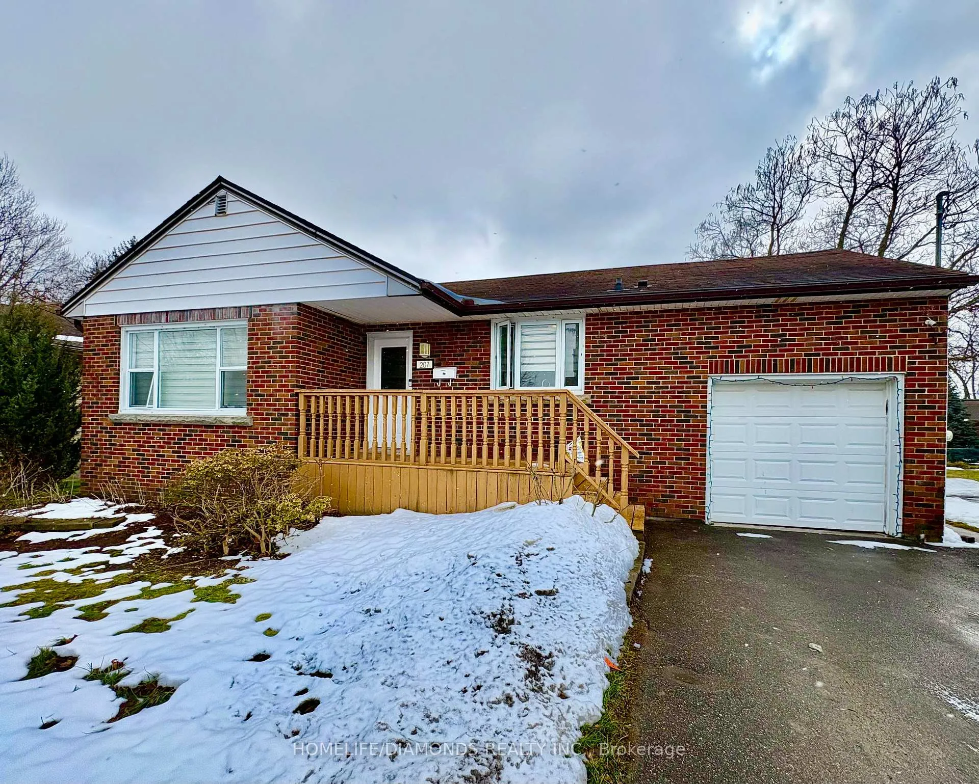 Photo 1 of 207 Thorold Road, Welland, Prince Charles — HOMEH