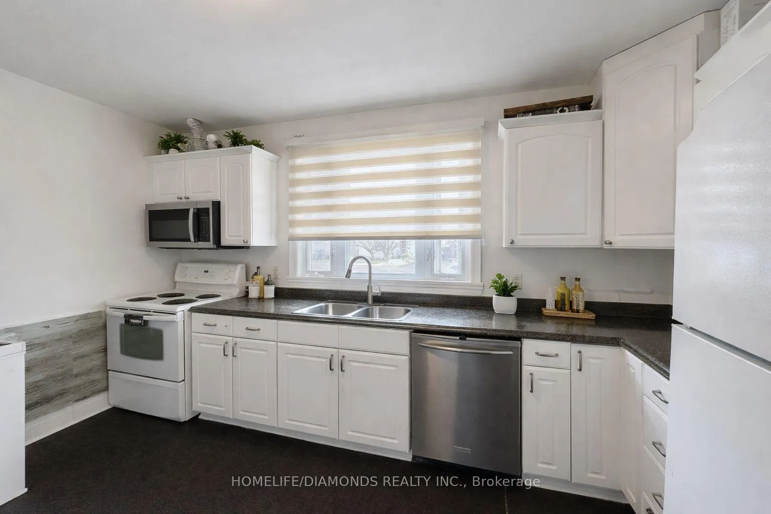 Photo 3 of 207 Thorold Road, Welland, Prince Charles — HOMEH
