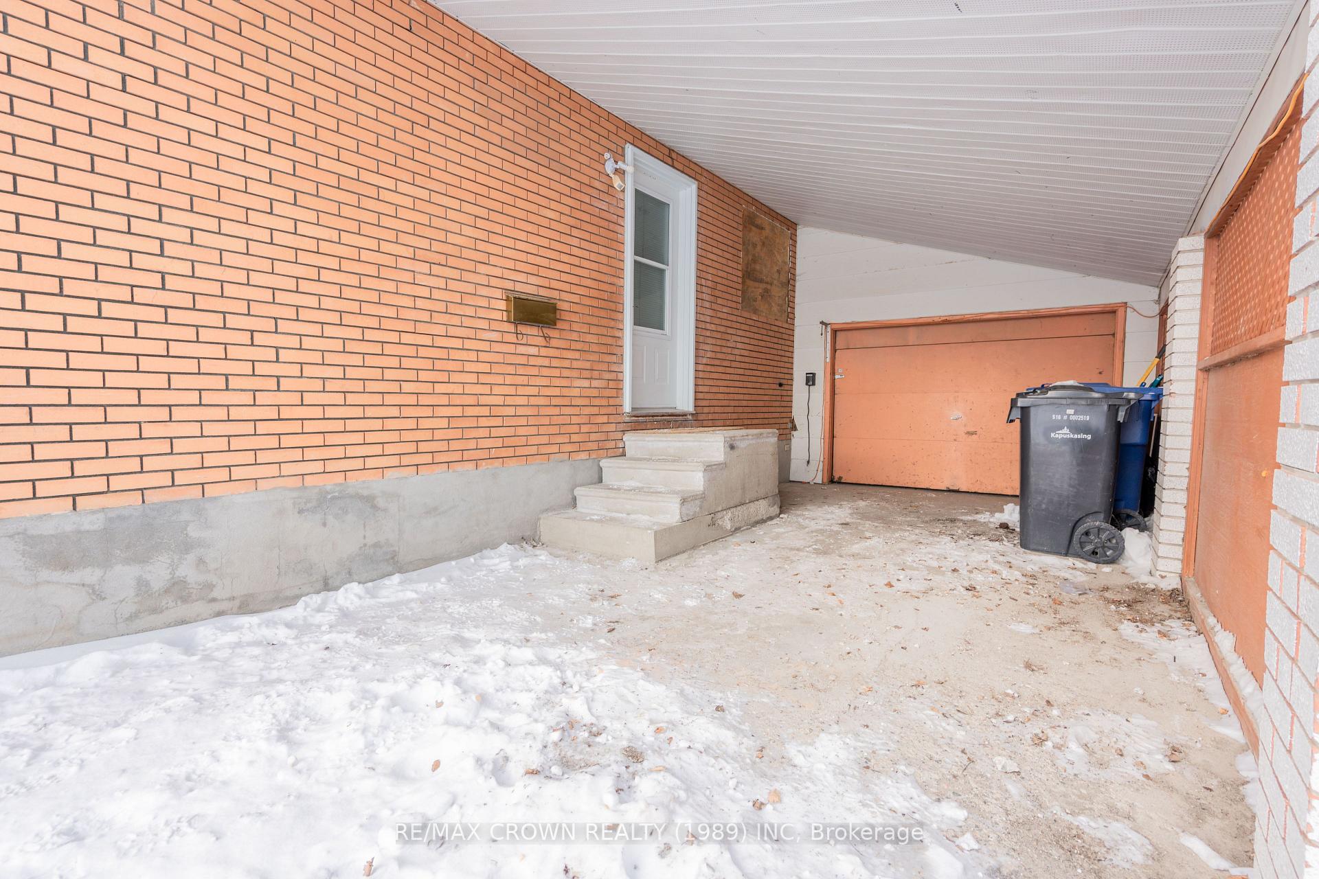 Photo 2 of 3 Frontenac Crescent, Kapuskasing — HOMEH