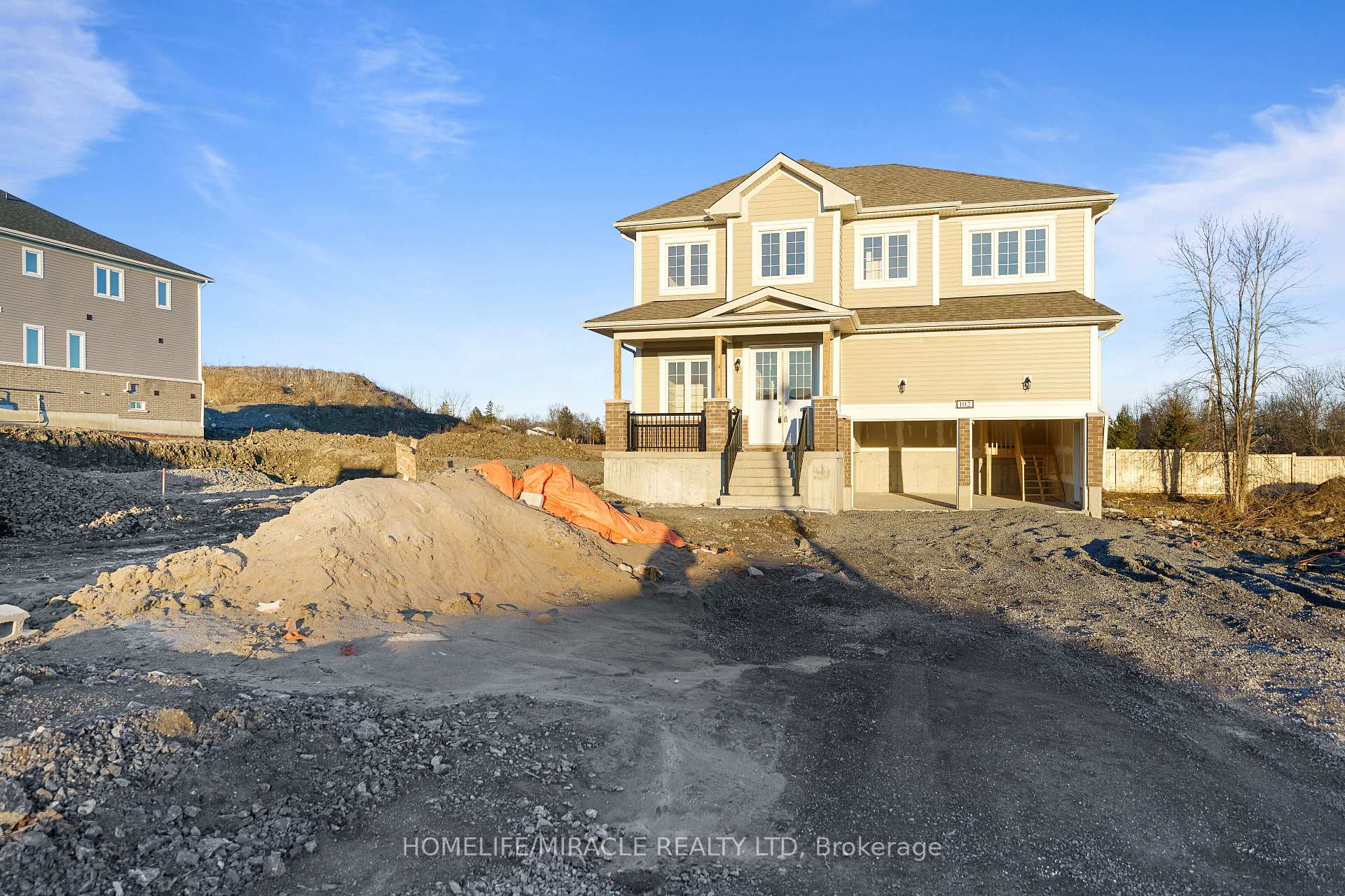 Photo 2 of 102 Windermere Boulevard, Loyalist, Bath — HOMEH