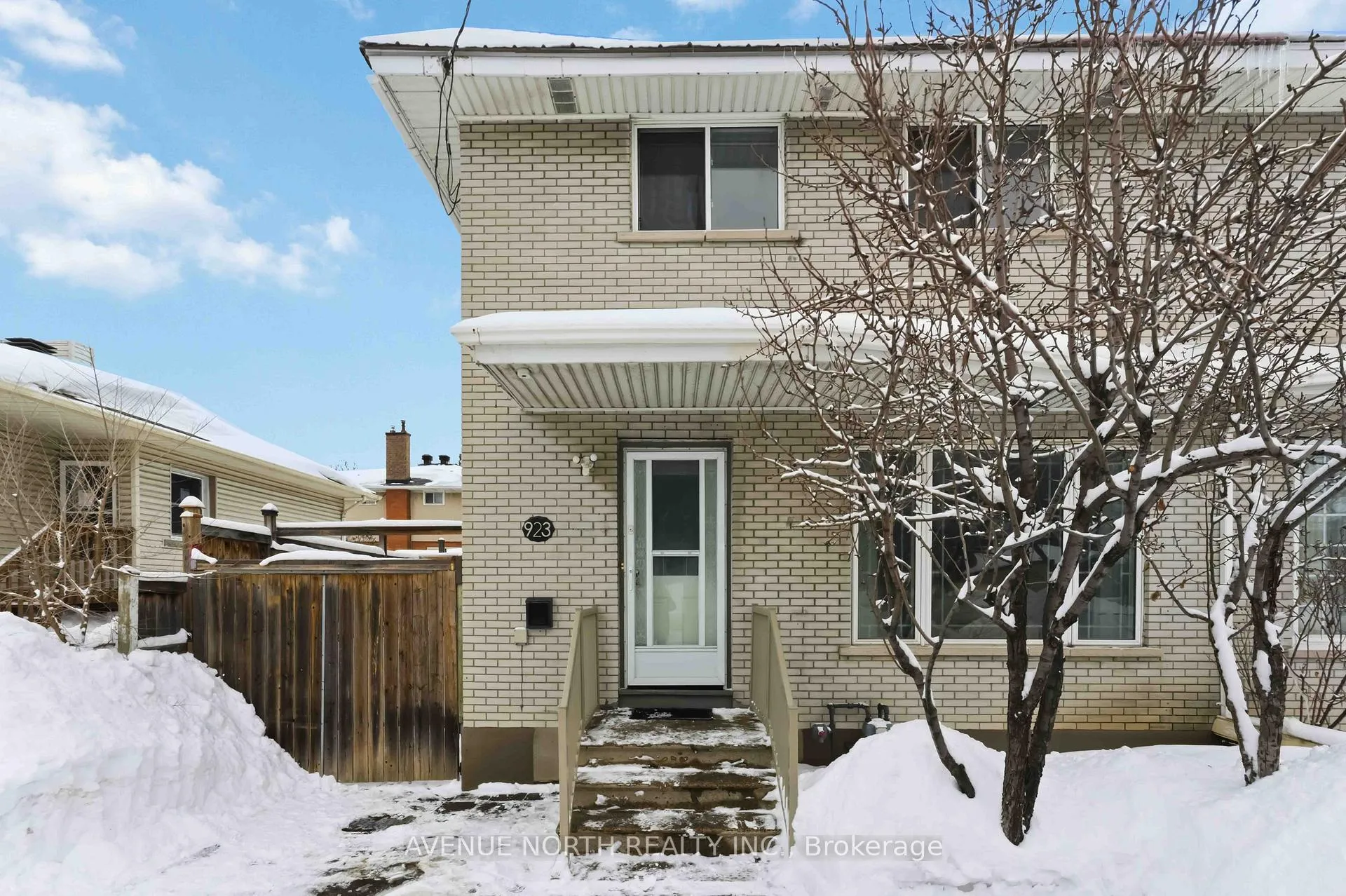 Photo 2 of 923 Pinecrest Road, Ottawa, Queensway Terrace North — HOMEH