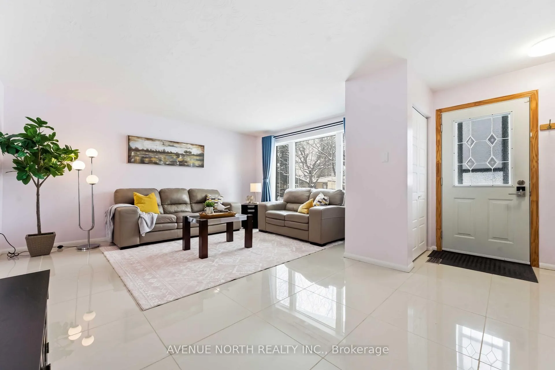 Photo 4 of 923 Pinecrest Road, Ottawa, Queensway Terrace North — HOMEH