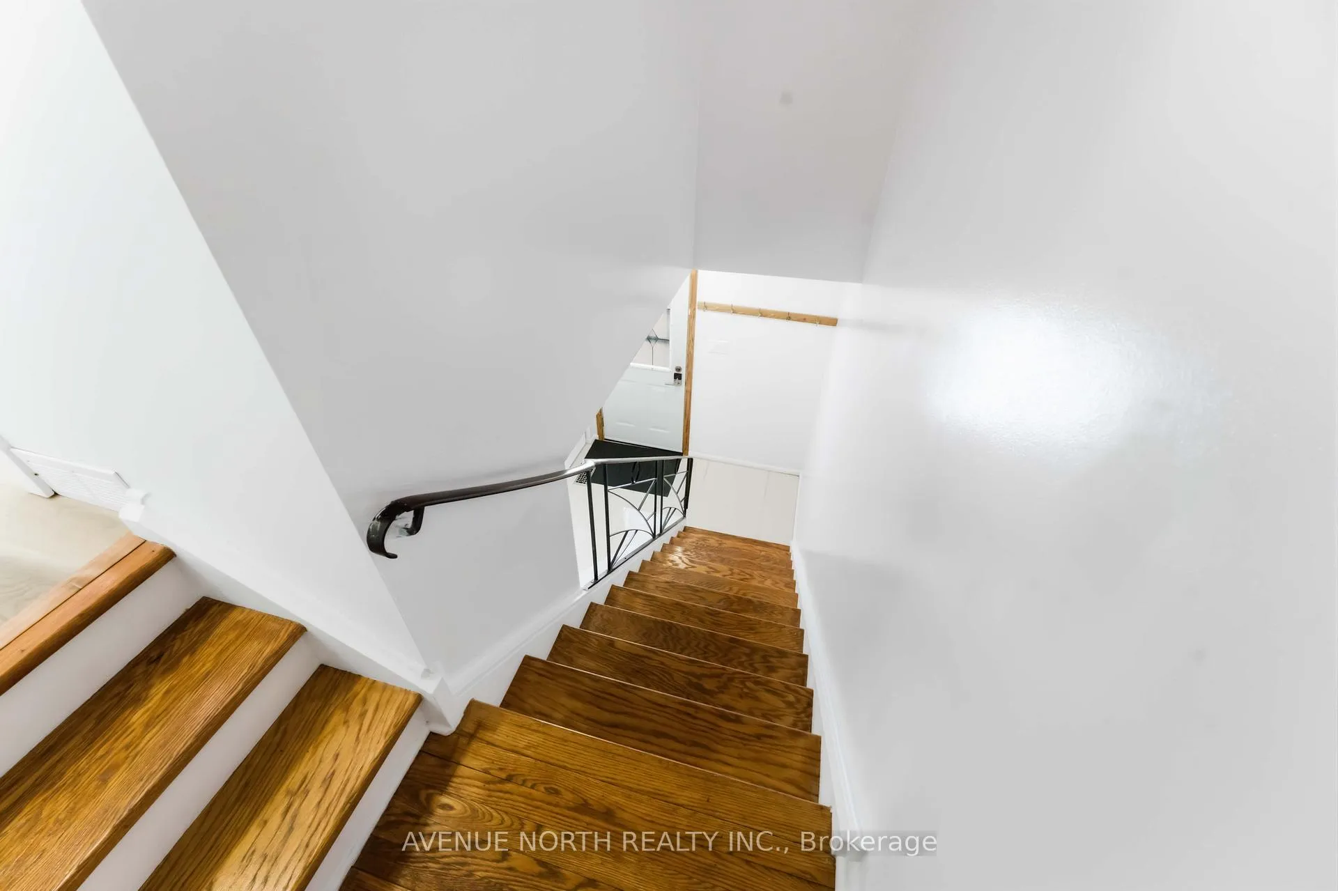 Photo 16 of 923 Pinecrest Road, Ottawa, Queensway Terrace North — HOMEH